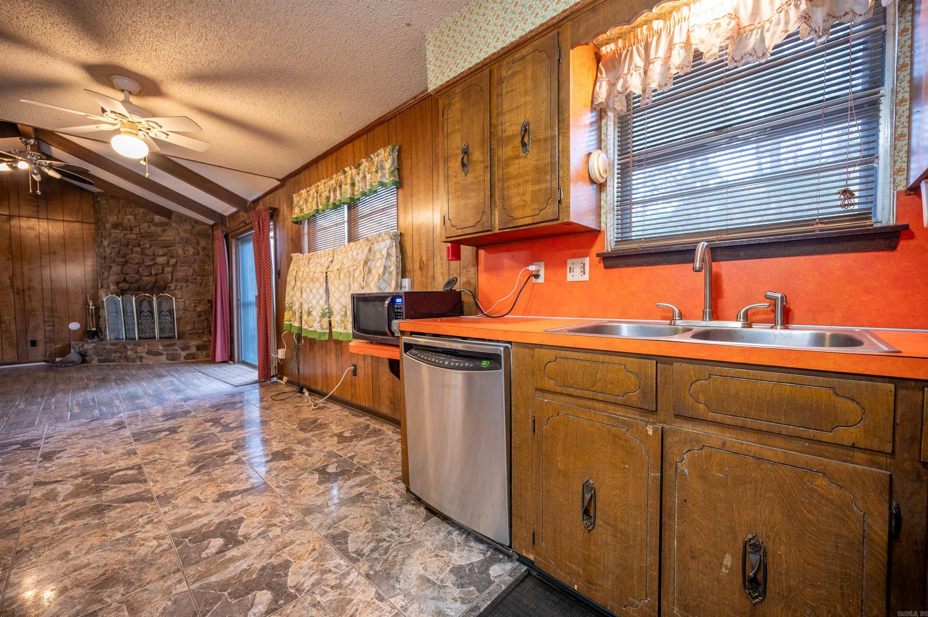 TWIN LAKES - Residential