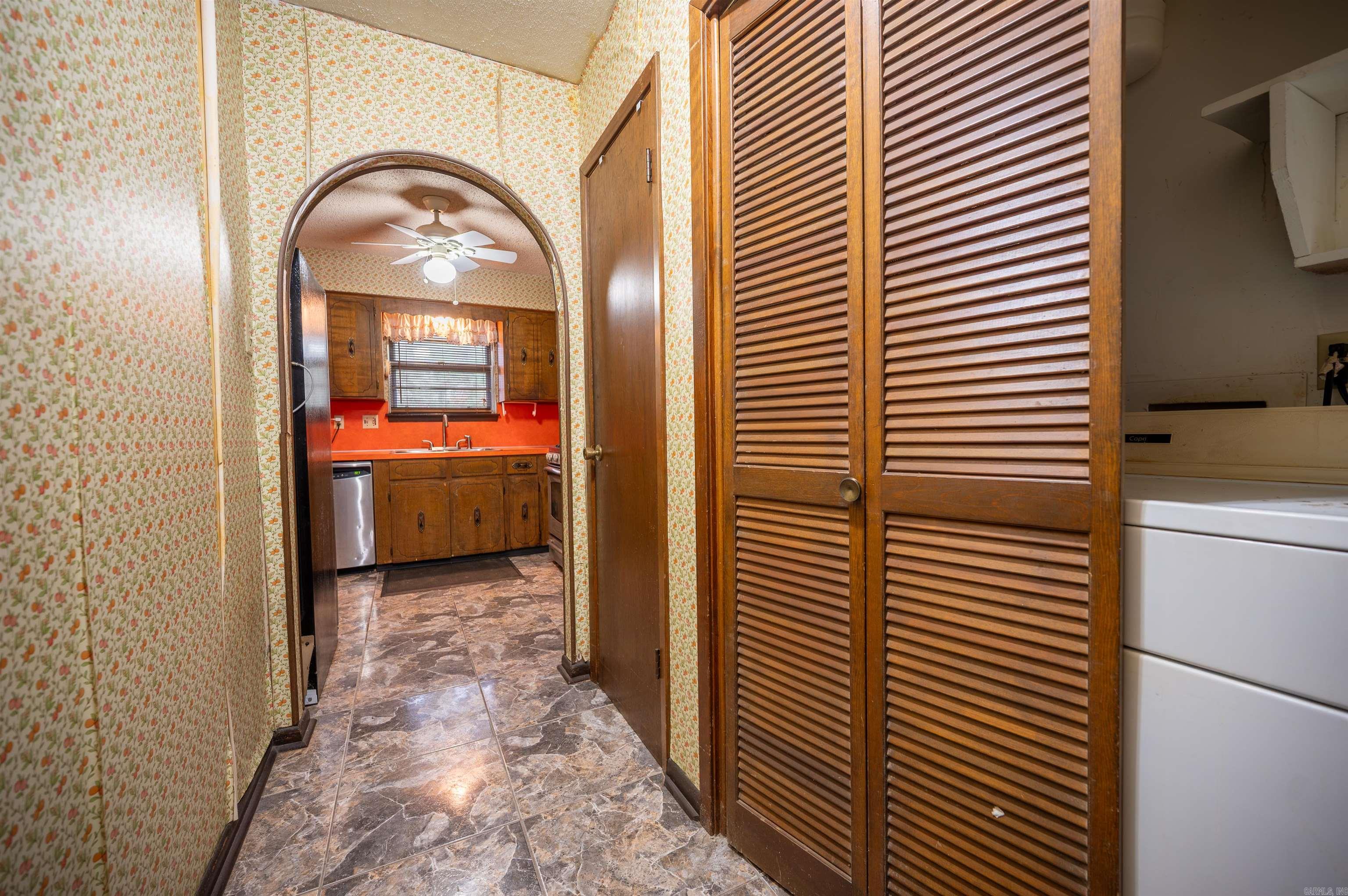 TWIN LAKES - Residential