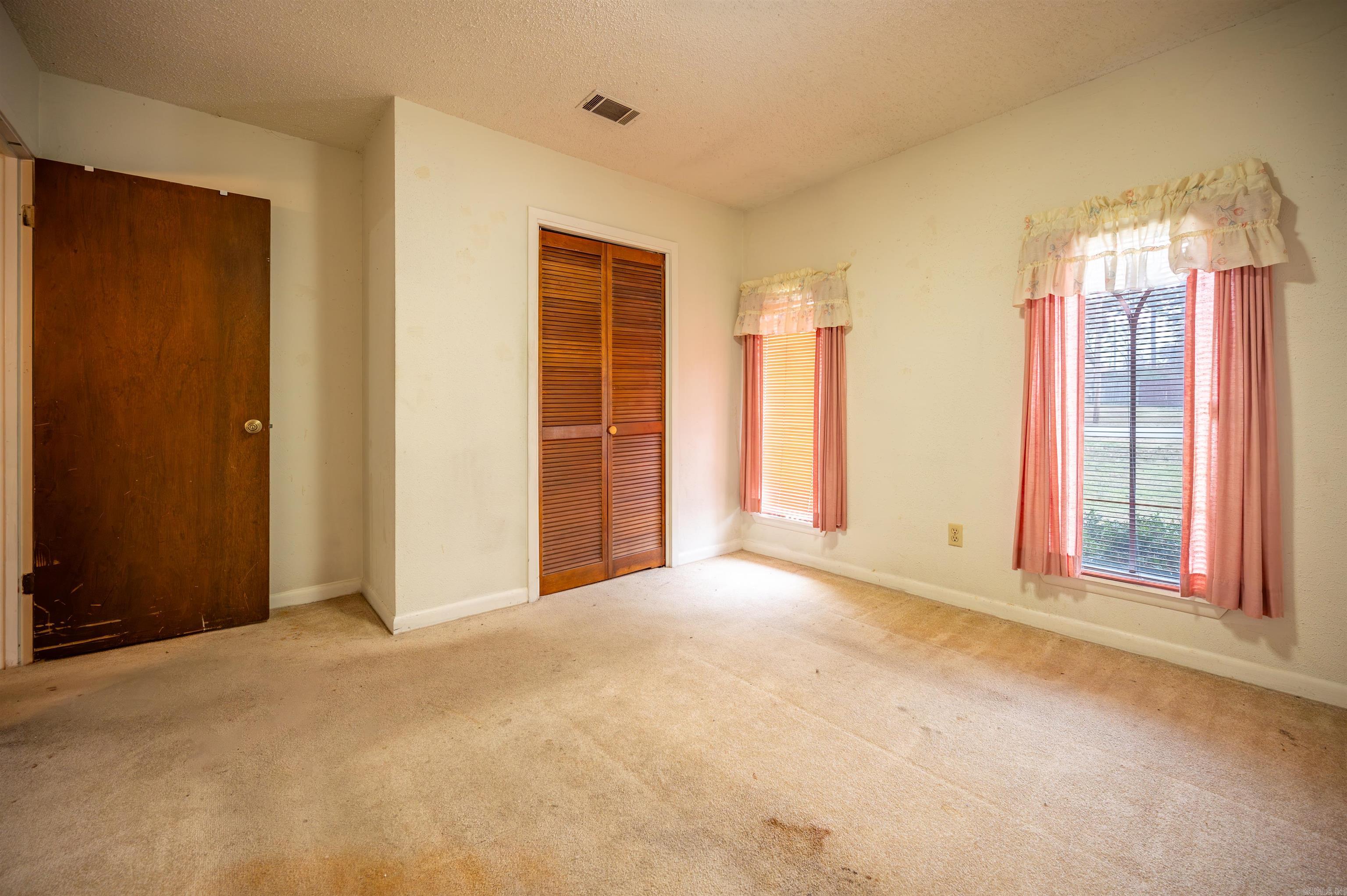 TWIN LAKES - Residential