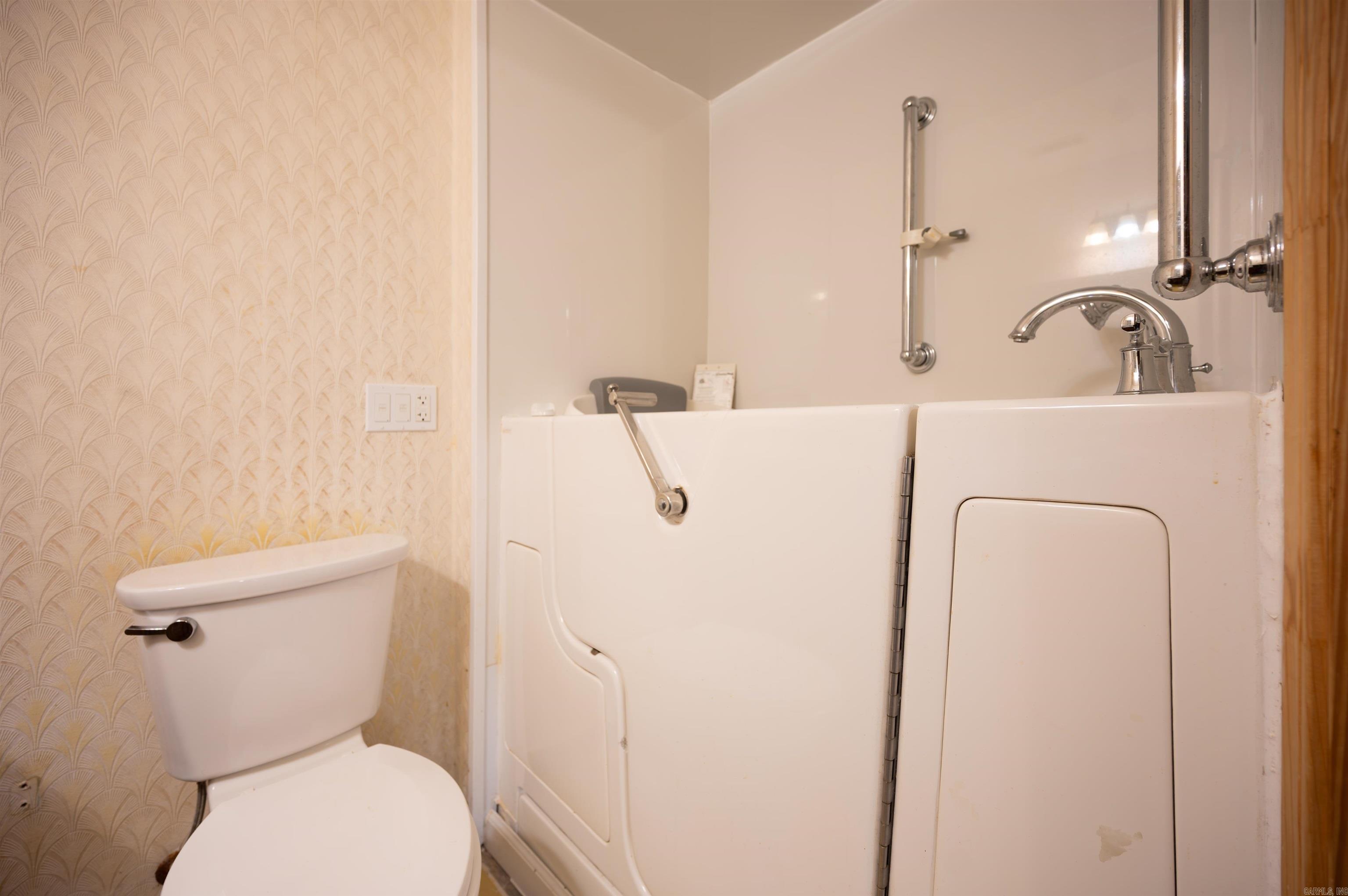 TWIN LAKES - Residential