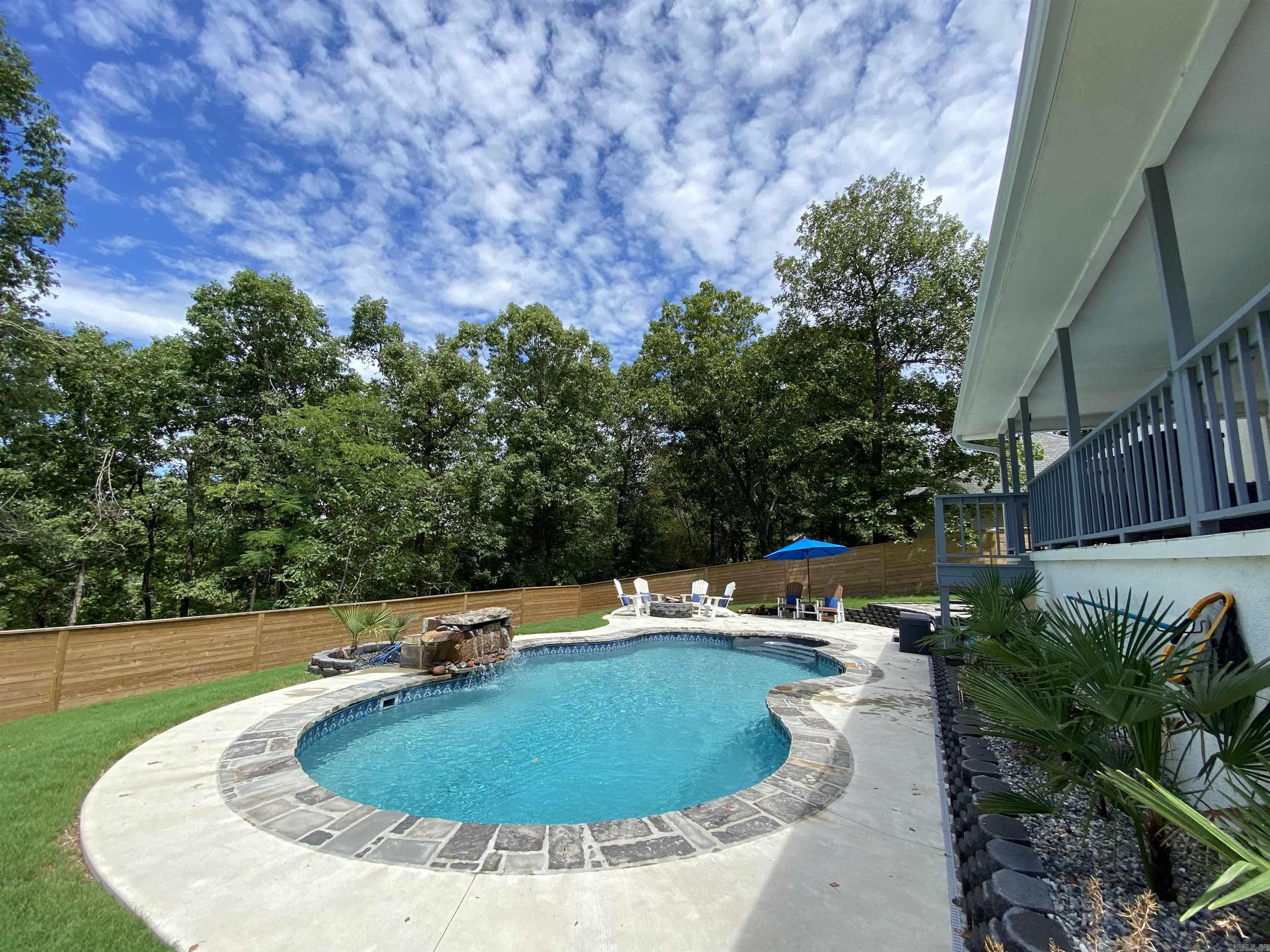 HUNTERS COVE - Residential