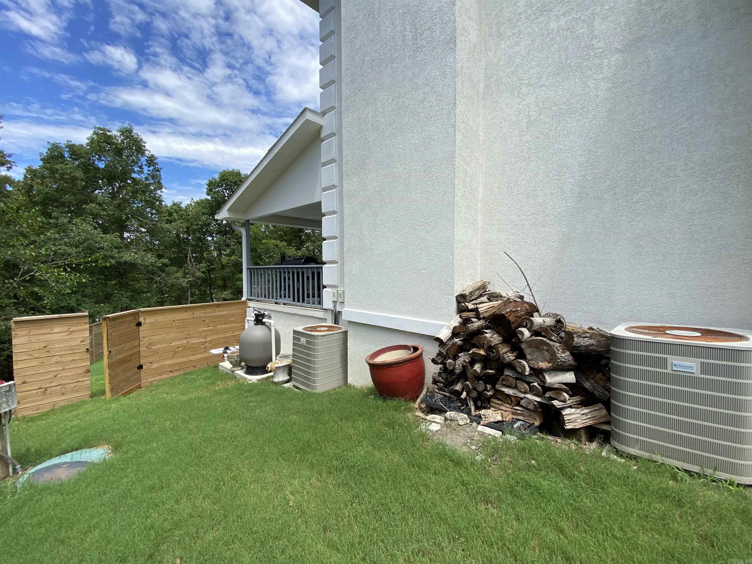 HUNTERS COVE - Residential