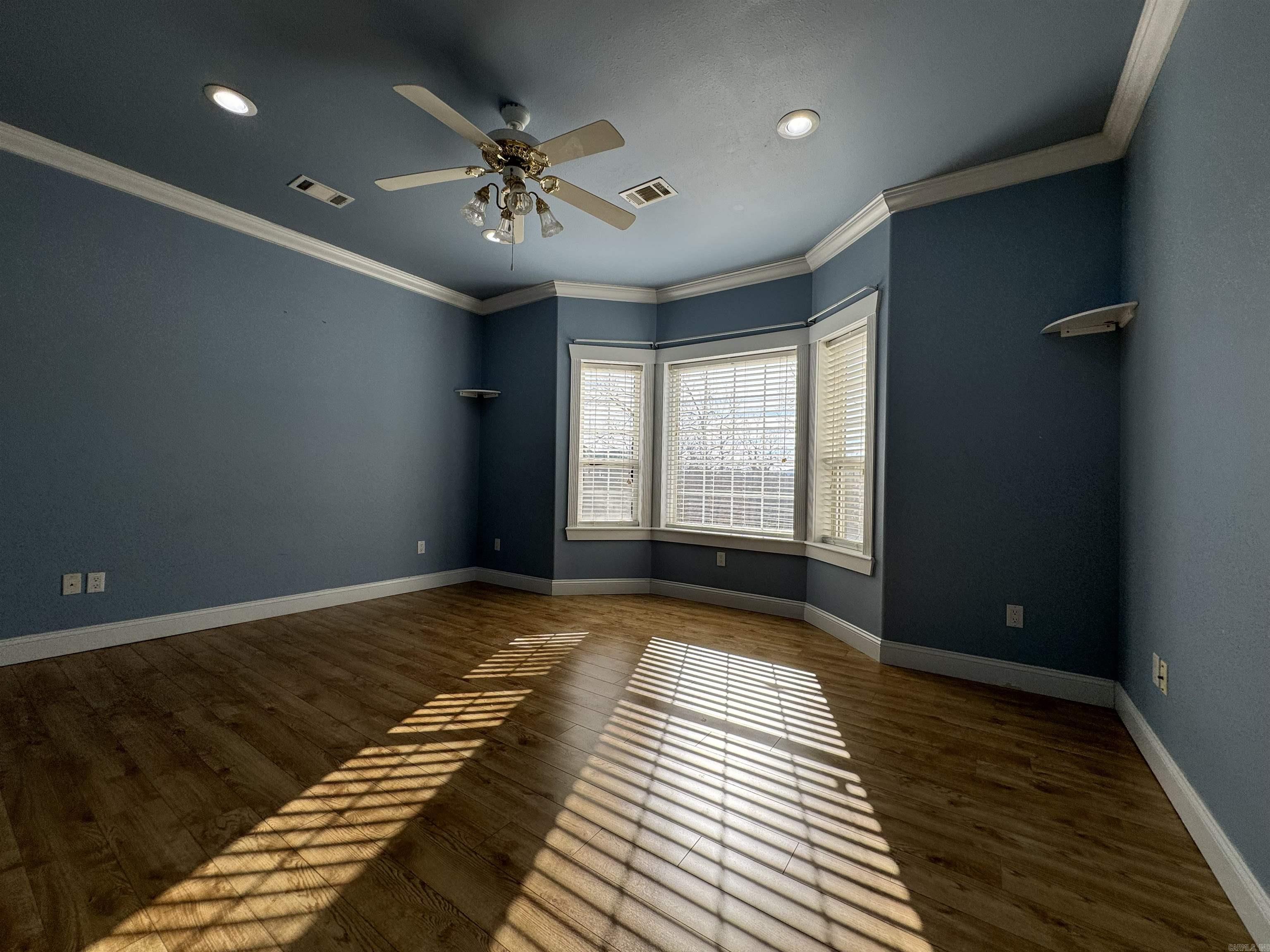 HUNTERS COVE - Residential