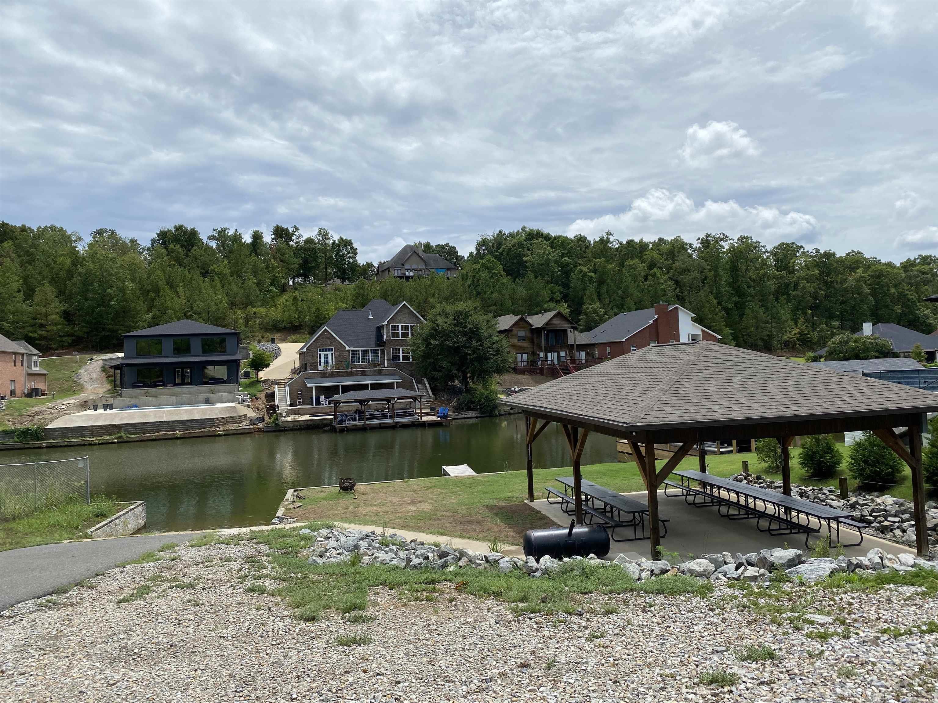 HUNTERS COVE - Residential