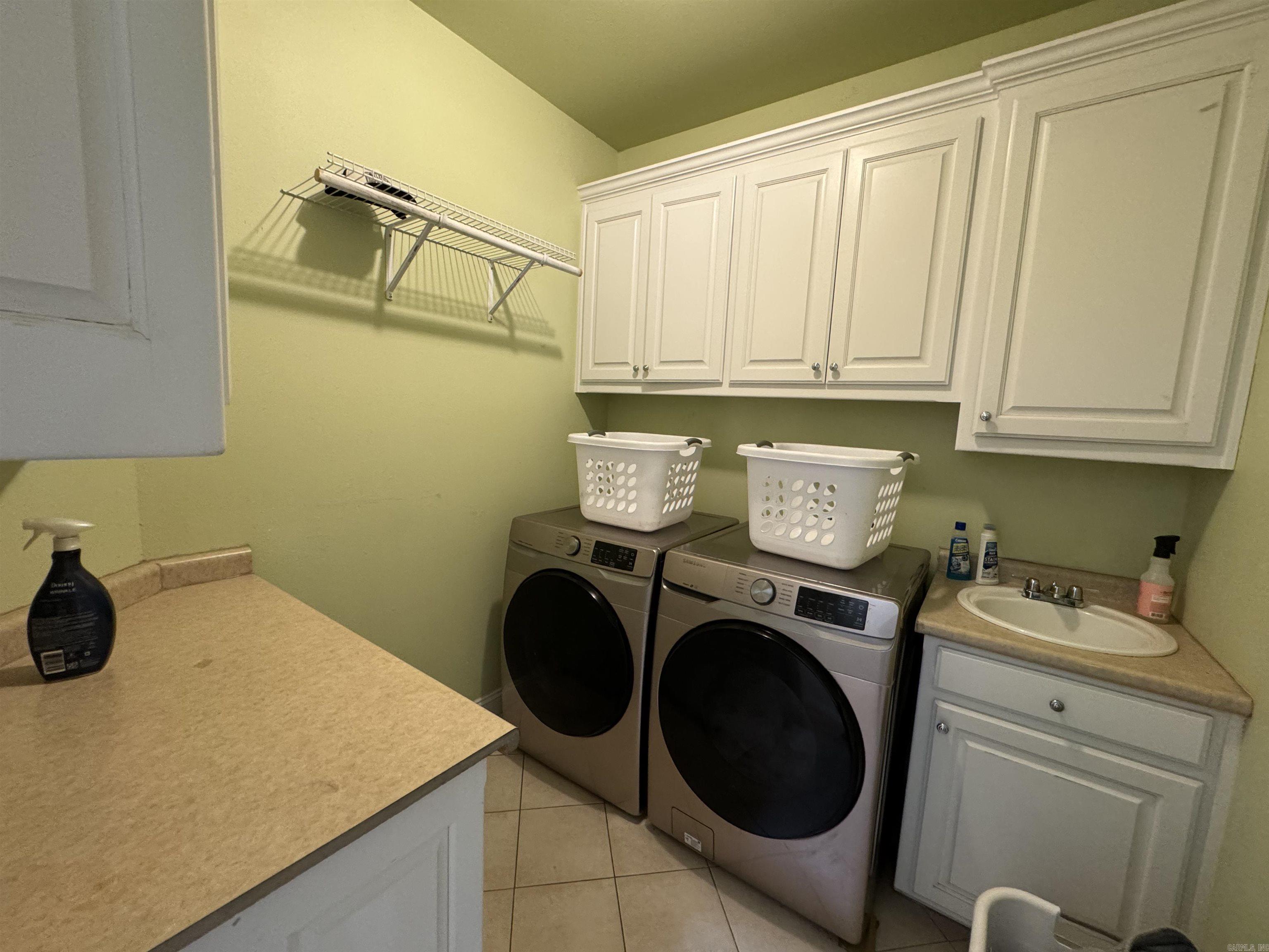 HUNTERS COVE - Residential