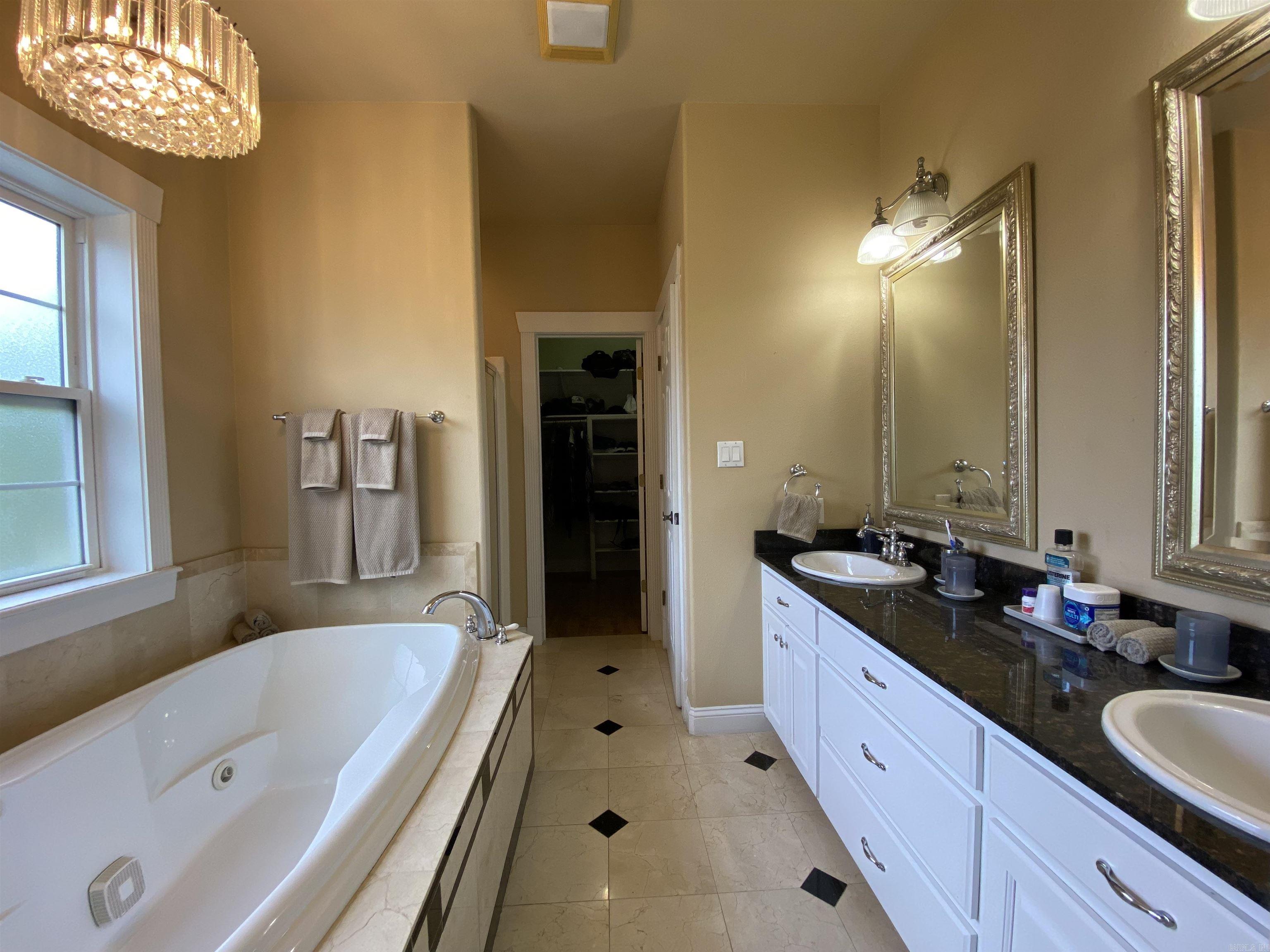 HUNTERS COVE - Residential