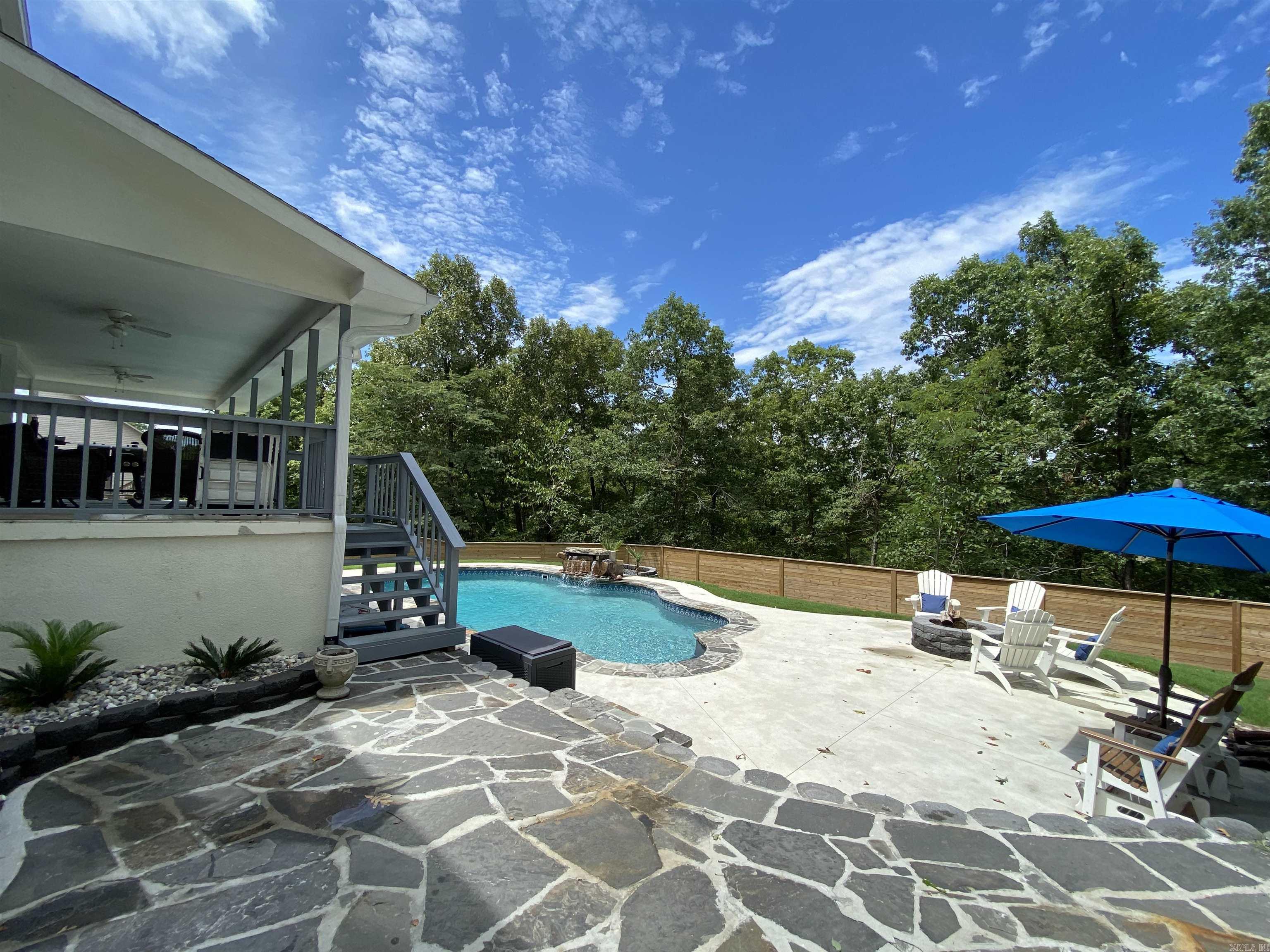 HUNTERS COVE - Residential