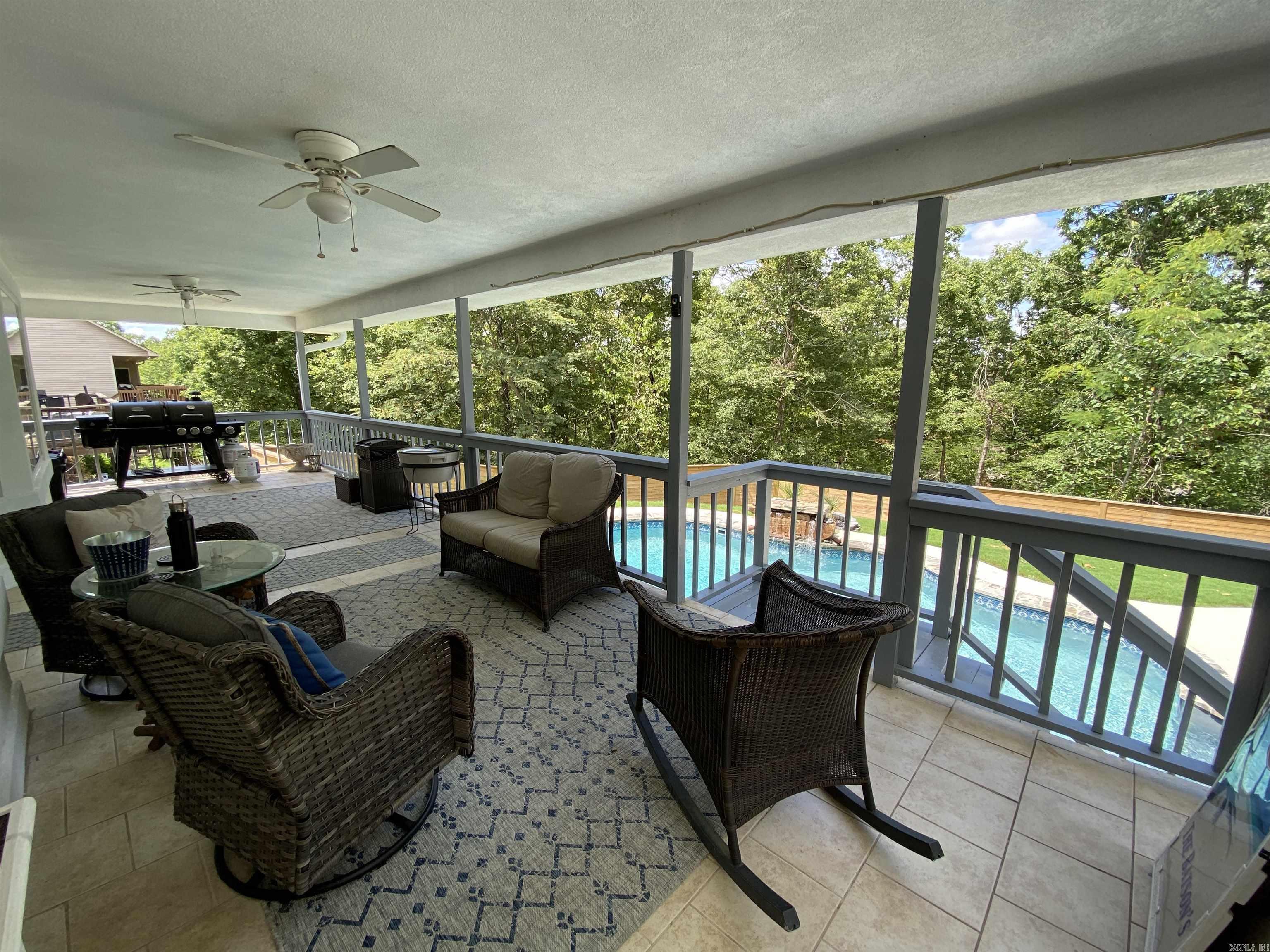 HUNTERS COVE - Residential