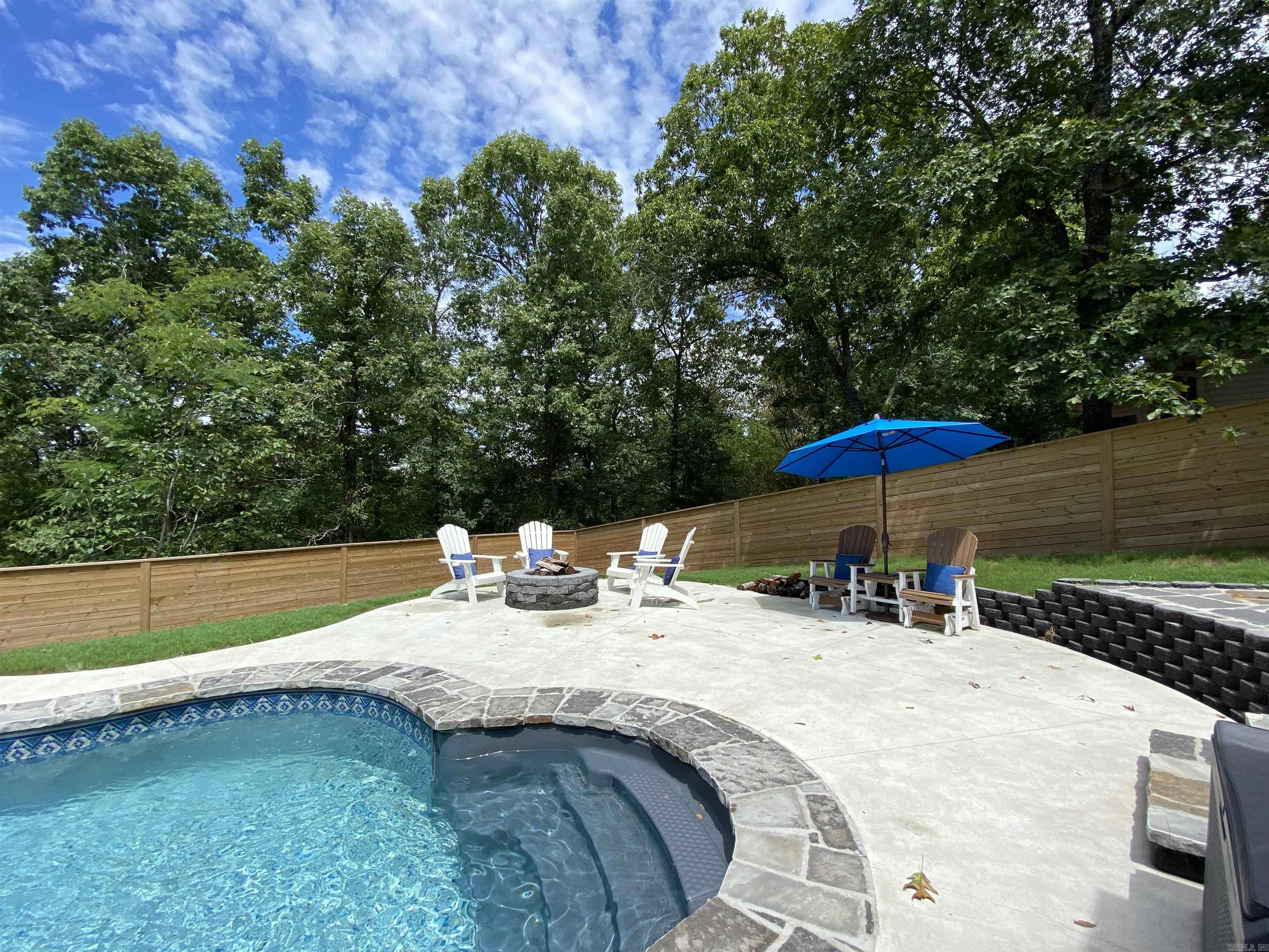 HUNTERS COVE - Residential