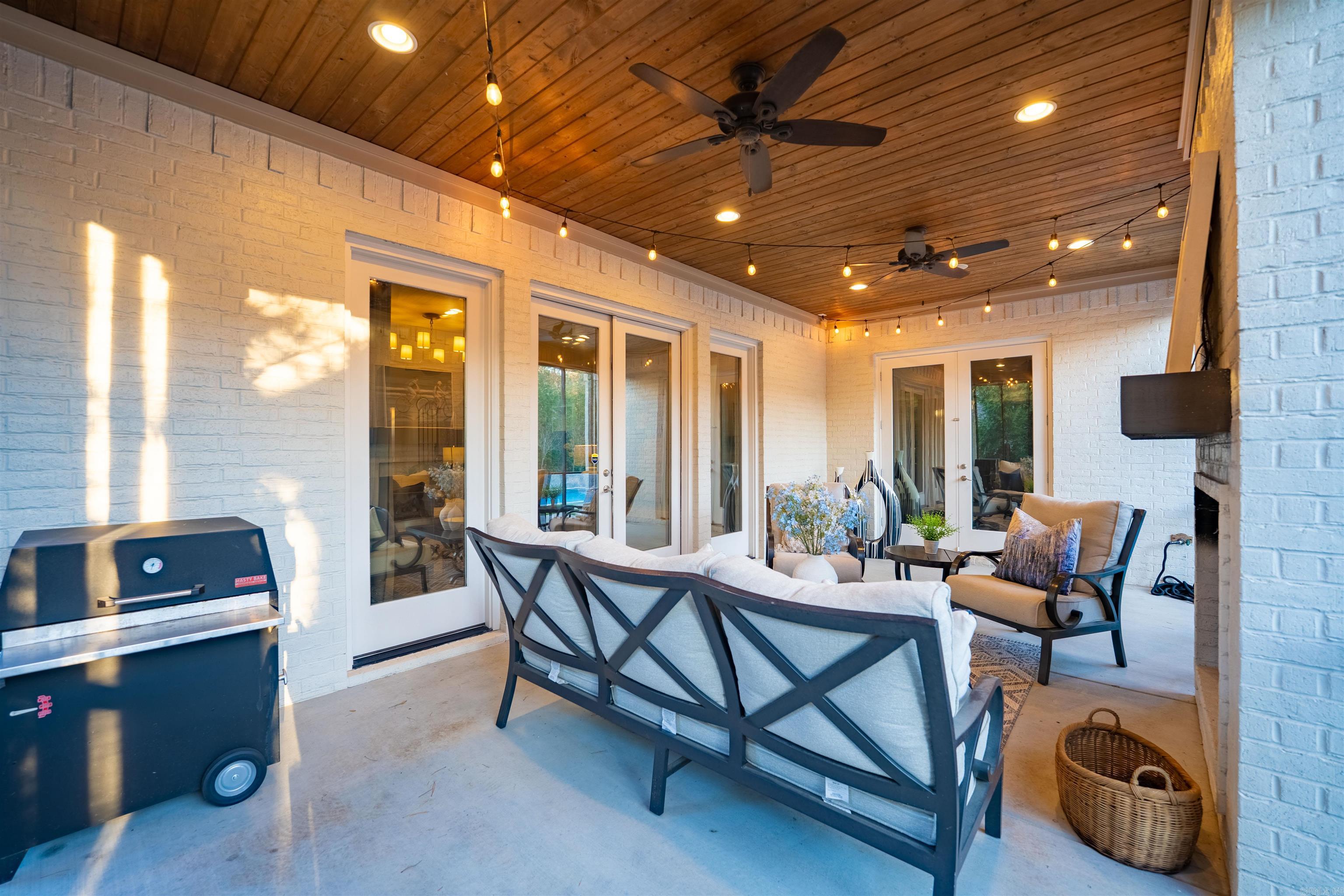 CHENAL VALLEY ENSBURY PLACE - Residential