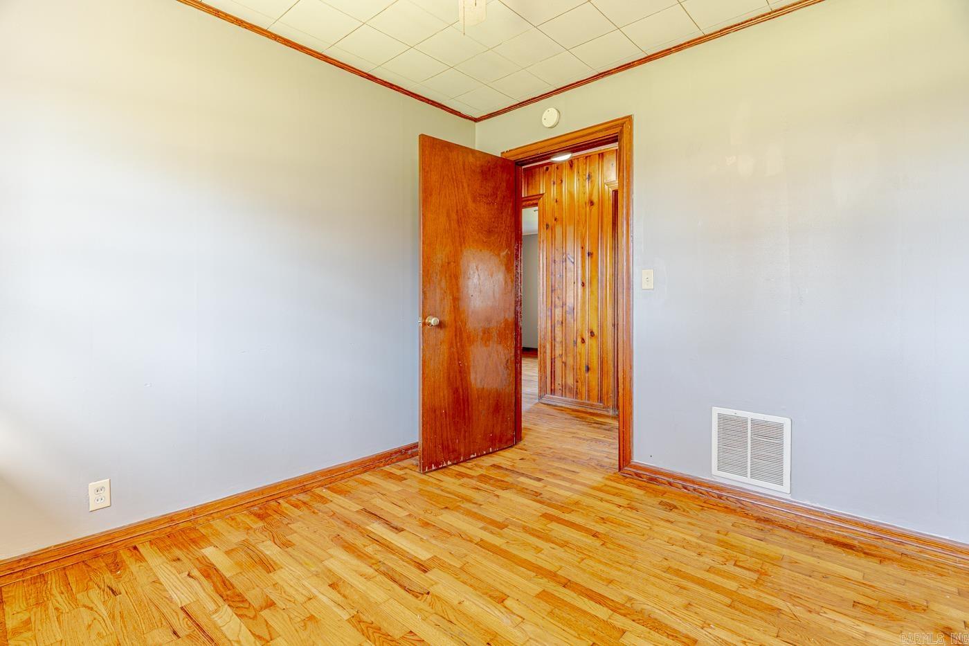 REPLAT E1/2 LOT 5 COBB & LEE - Residential