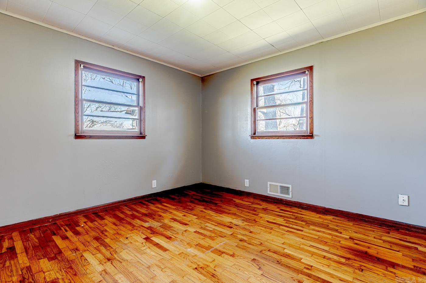 REPLAT E1/2 LOT 5 COBB & LEE - Residential