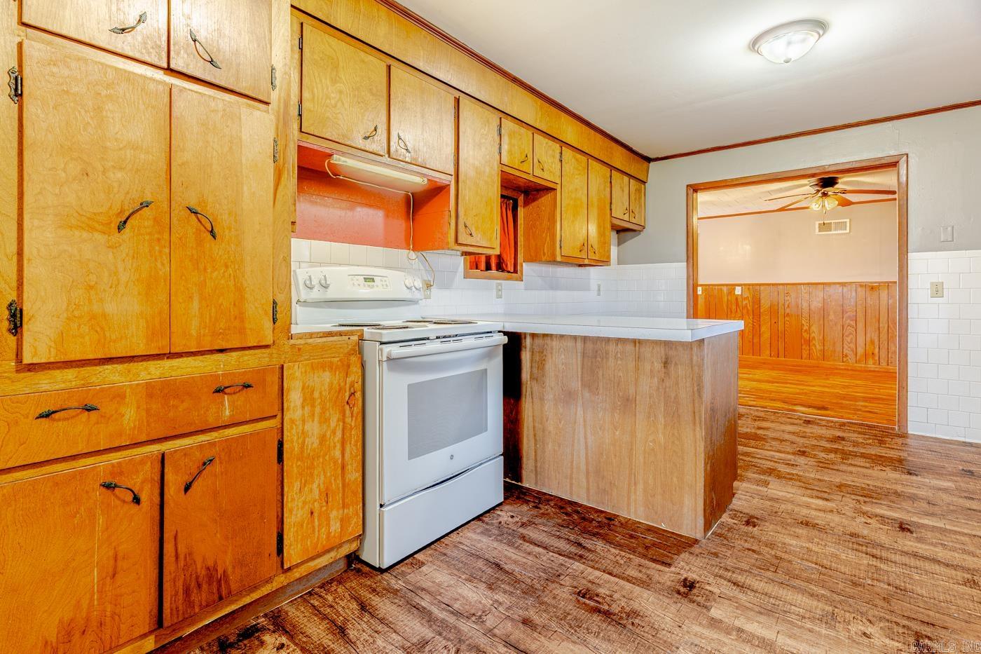 REPLAT E1/2 LOT 5 COBB & LEE - Residential