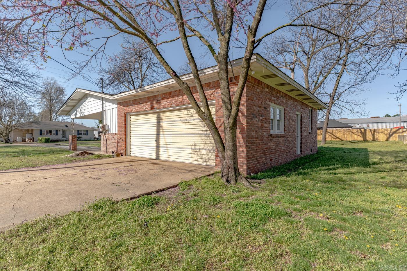 REPLAT E1/2 LOT 5 COBB & LEE - Residential