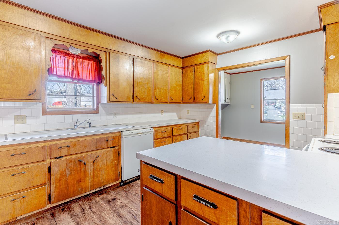 REPLAT E1/2 LOT 5 COBB & LEE - Residential