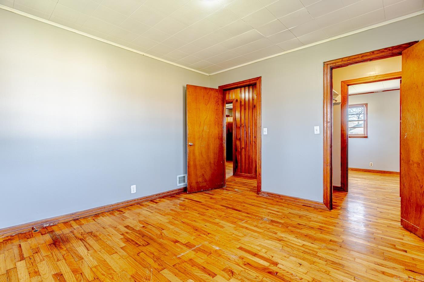 REPLAT E1/2 LOT 5 COBB & LEE - Residential