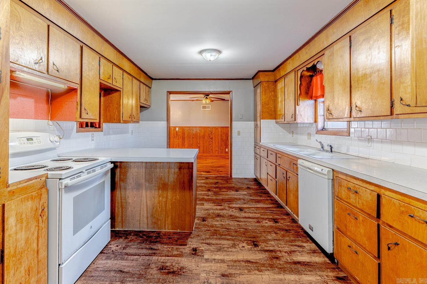 REPLAT E1/2 LOT 5 COBB & LEE - Residential