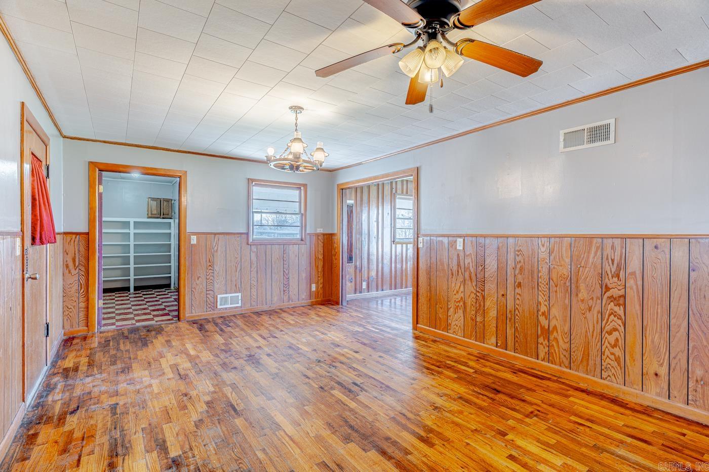 REPLAT E1/2 LOT 5 COBB & LEE - Residential