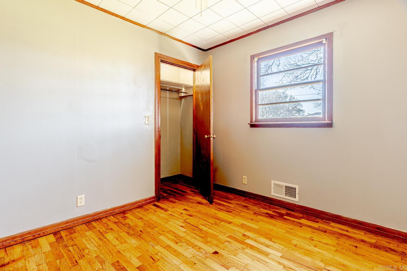 REPLAT E1/2 LOT 5 COBB & LEE - Residential