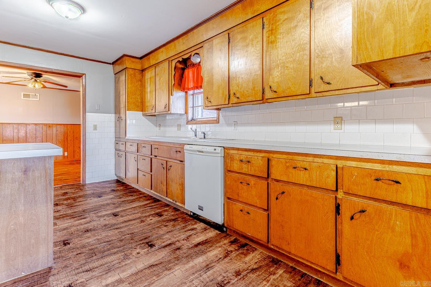 REPLAT E1/2 LOT 5 COBB & LEE - Residential