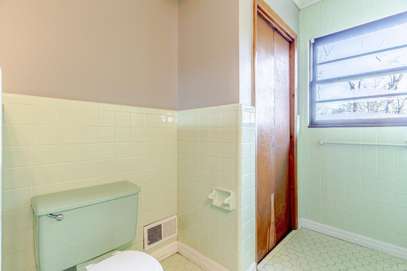 REPLAT E1/2 LOT 5 COBB & LEE - Residential