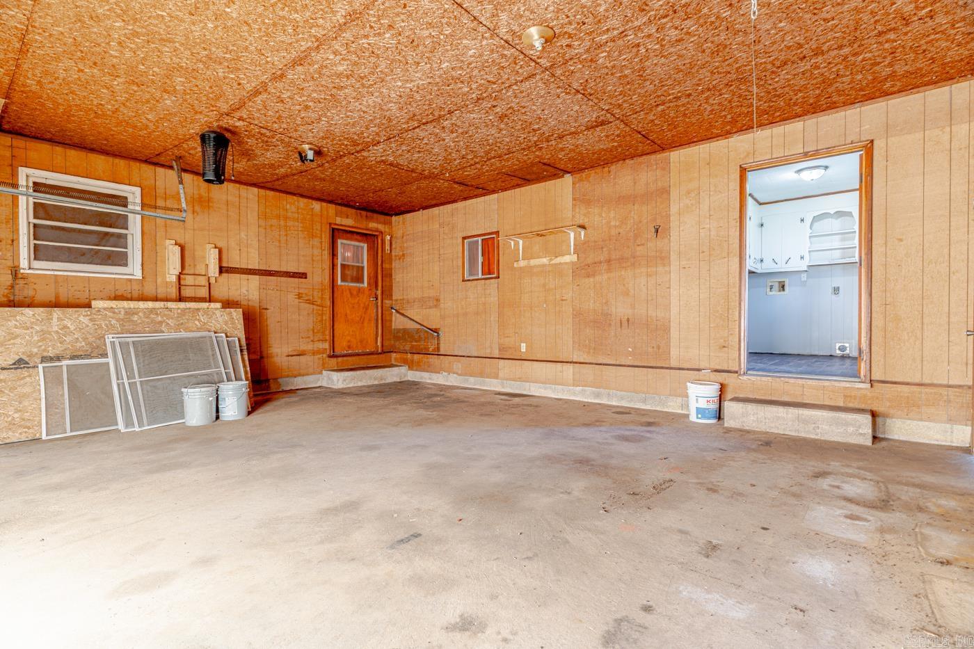 REPLAT E1/2 LOT 5 COBB & LEE - Residential