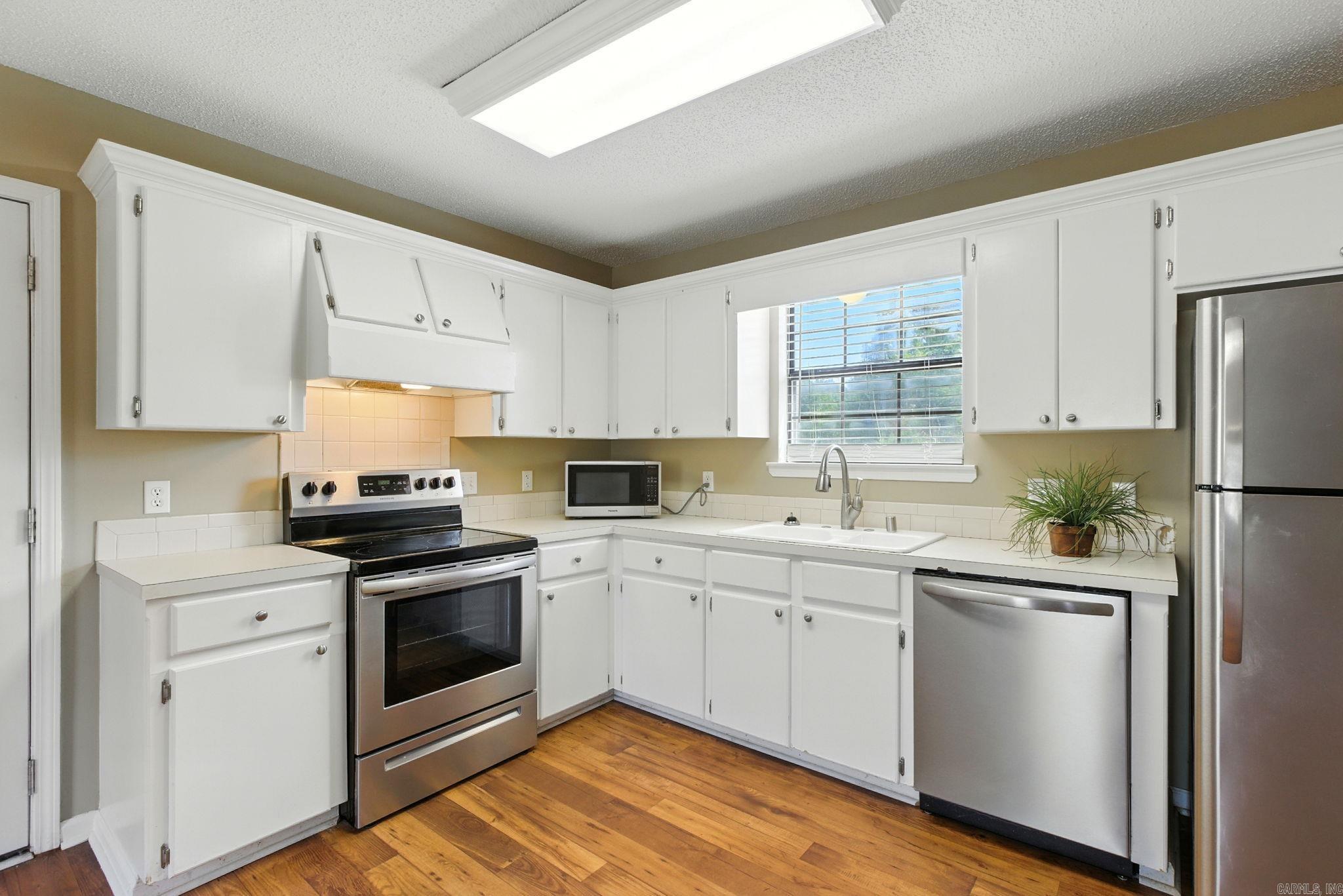 BAYOU METO PLACE - Residential