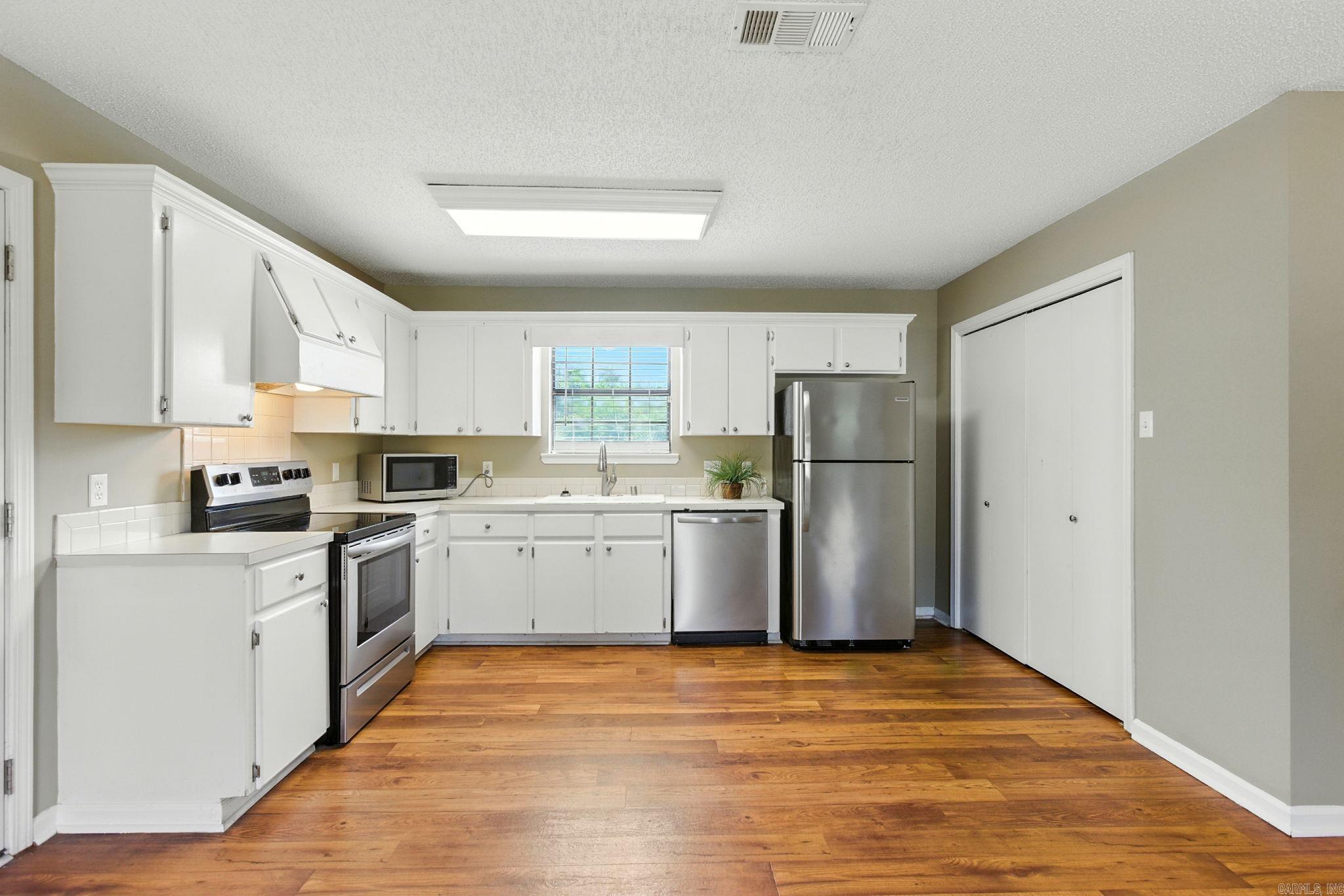 BAYOU METO PLACE - Residential