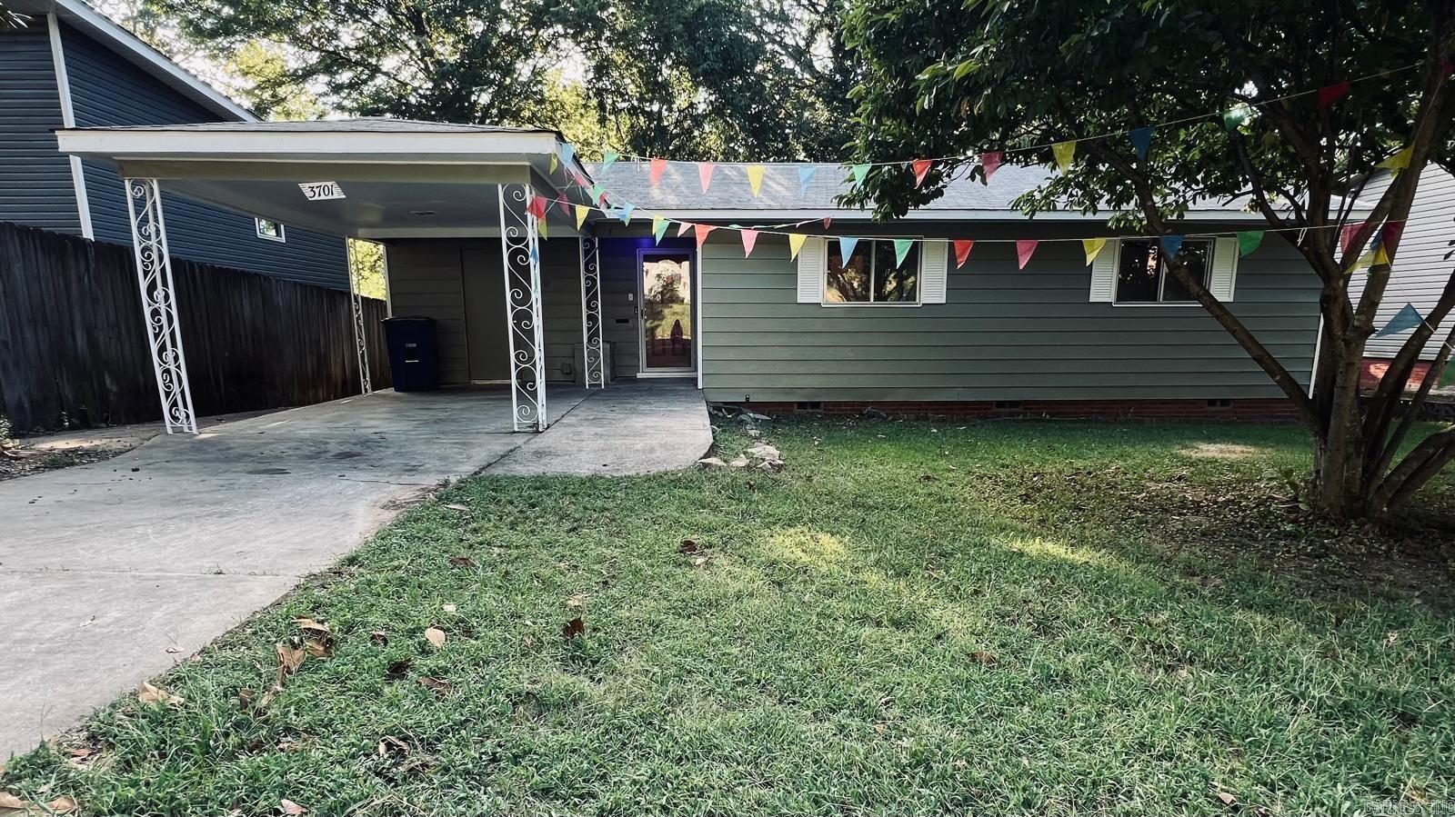 Charming 3BR/1BA in prime NLR location! Huge fenced backyard with double gate, new hot water tank (2022), central ACāmove-in ready and priced to sell! Minutes away from NLR Downtown Argenta and homes location neighbors the Park Hill historic district.