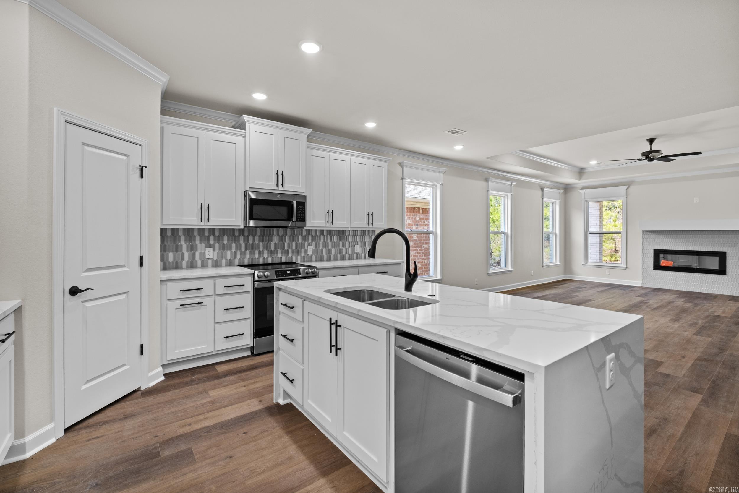 WANDERING RIDGE - Residential