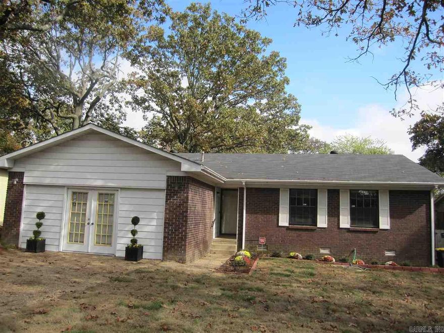 New landscaping, all solid flooring & new lightings & 2 Living areas. A MUST SEE! A GREAT SPACE BUY! Sq. Ft. approx. measuring encouraged.