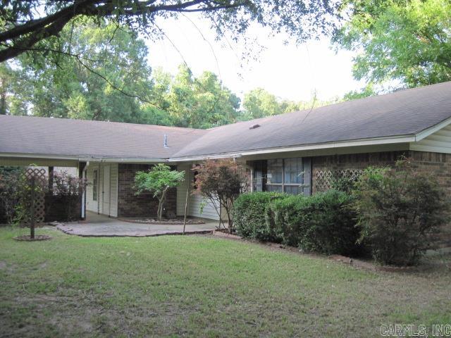 GIVE US A CALL AT CENTURY 21 UNITED FOR A SHOWING OF THIS 2 BEDROOM 3 BATH HOME LOCATED IN CROSSETT ARKANSAS. IF YOU ARE LOOKING FOR A CLEAN HOME THIS IS IT. THIS HOME IS LOCATED VERY CLOSE TO SCHOOLS AND SHOPPING. Offers will be reviewed after 7 days on the market. This Property was previously financed by a mortgage loan that was insured by the U.S. Department of Housing and Urban Development (āHUDā) and requires 30-day priority purchase period for Owner-Occupant buyers, Eligible Nonprofit Organizations, and governmental entities. Applicable buyers must submit the Notice of Interest document for offer review. (See Offer Instructions as attached). First Look Offerees will be granted a 10-business day due diligence (inspection) period from the date of notice. First Look Offerees have the right to waive this due diligence period or shorten it. Investor offers can be accepted after 31 days on market. All offers must be submitted by the Buyerās agent via the RES.NET Agent Portal. (https://agent.res.net/Offers.aspx?-1798115)