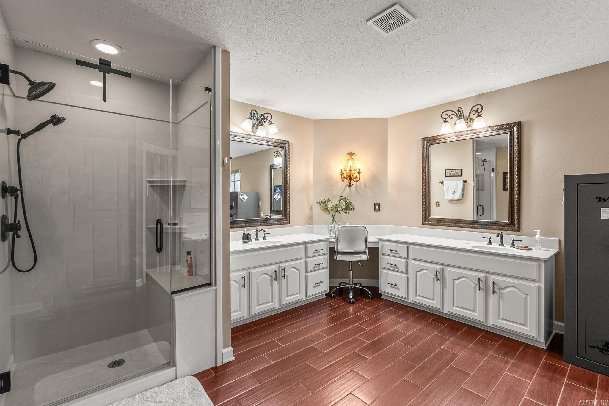 WINDCREST - Residential