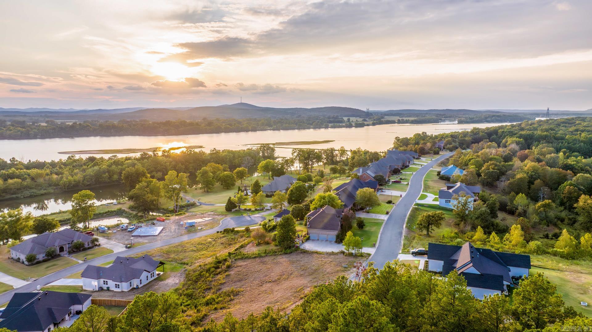 The River Plantation - Land