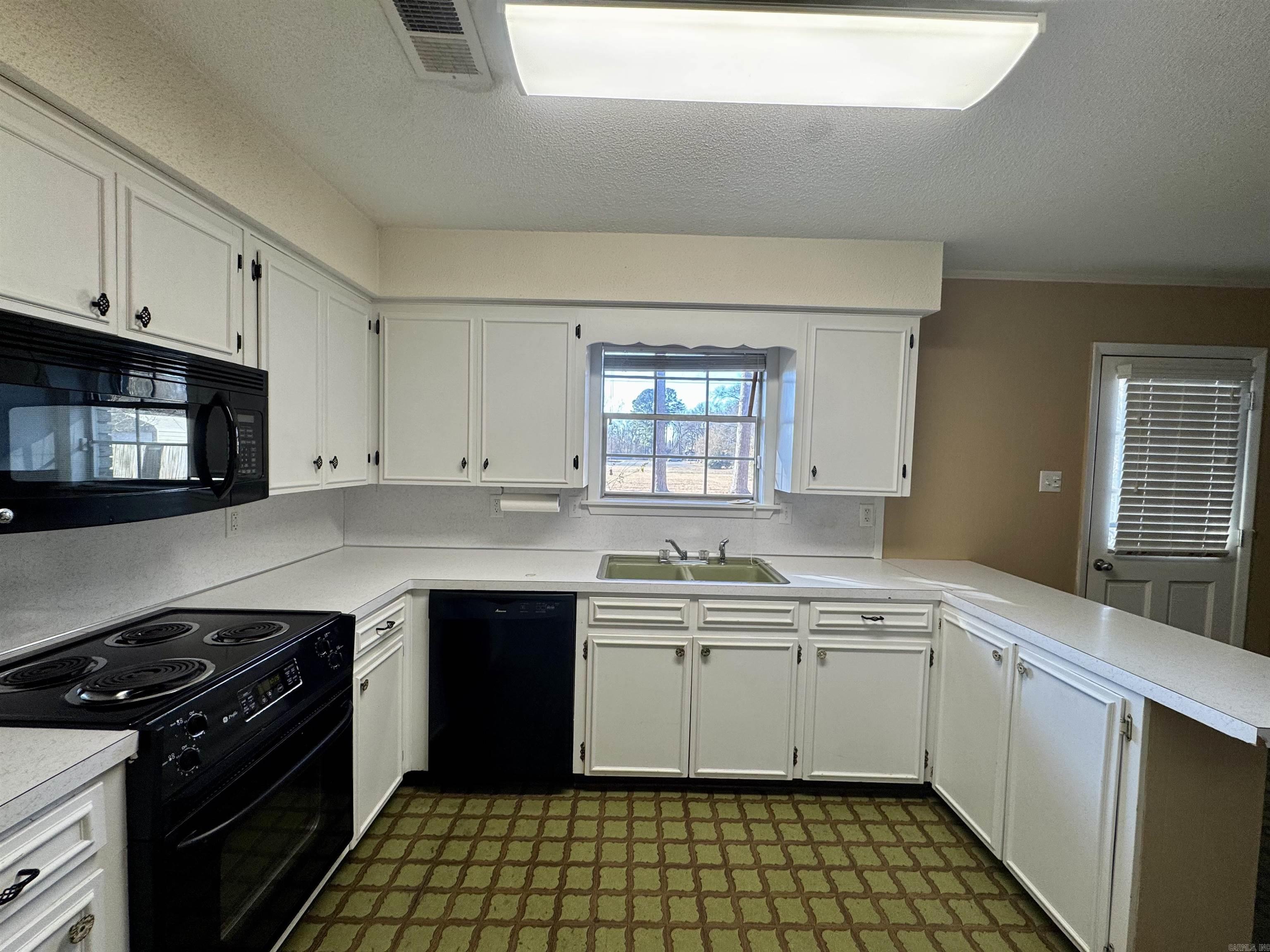 COLONIAL ACRES - Residential