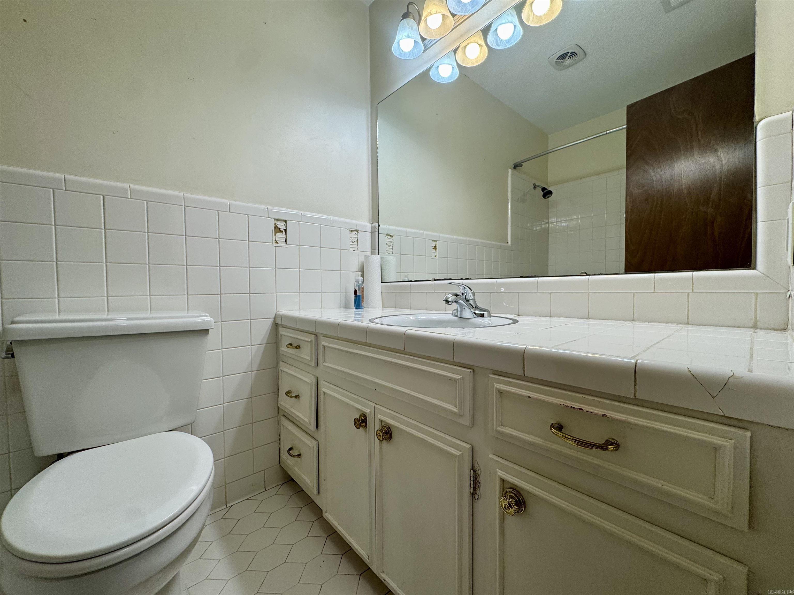 COLONIAL ACRES - Residential