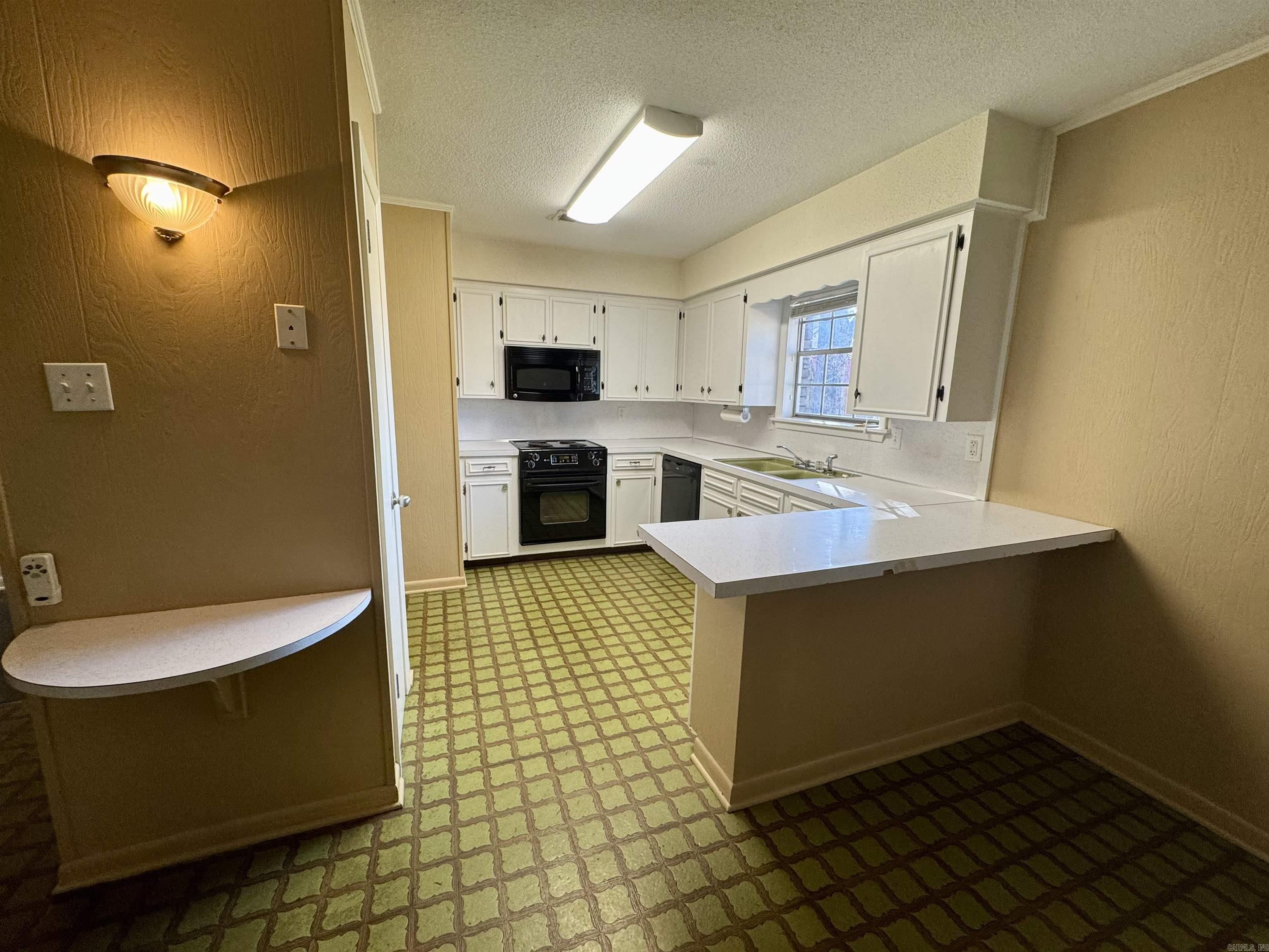 COLONIAL ACRES - Residential