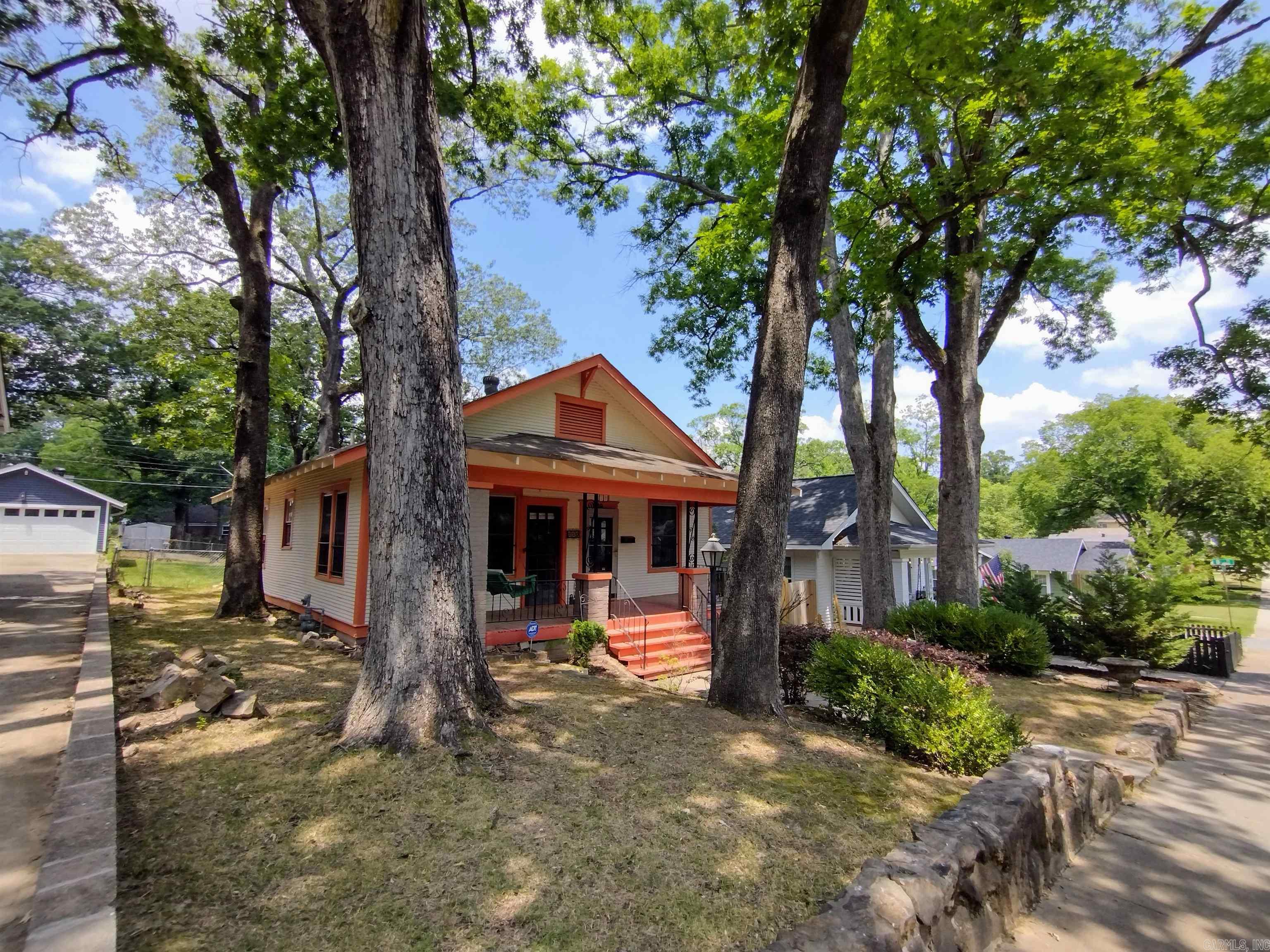 ELMHURST - Residential