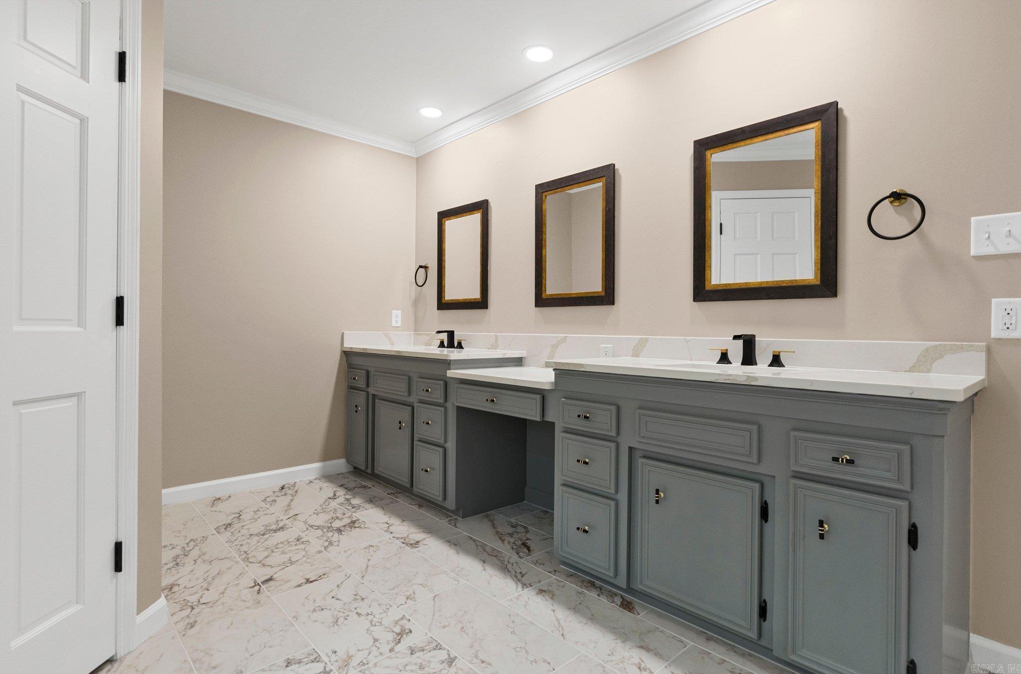 LONGLEA - Residential