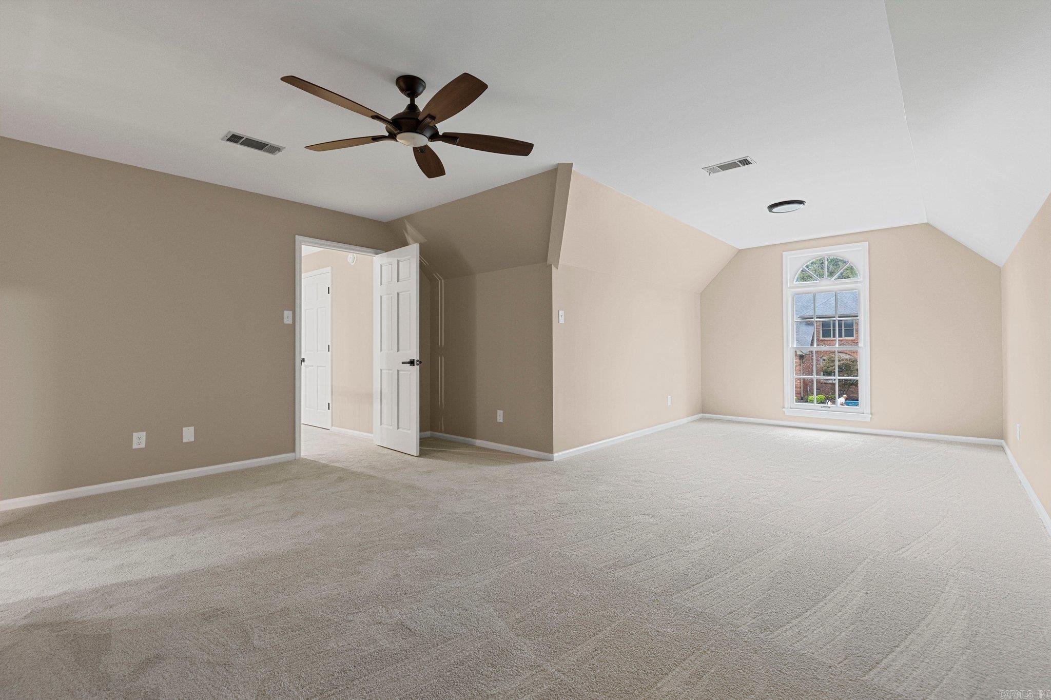 LONGLEA - Residential