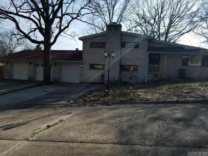 Spacious 3 Bedroom 1.5 Bath home for rent in the Park Hill subdivision of NLR. This home is close to JFK Blvd so it is close to a number of dining and shopping centers. Beautiful flooring and a large garage. Come by and check out this great home today.