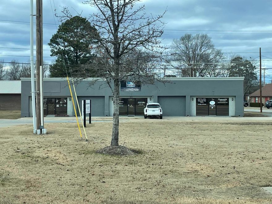 Zoned C-1, 3 rental spaces Office/ Retail- Unit 1-500 sqft; Unit 2-1000 sqft; Unit 3-1058 sqft. Great visibility!