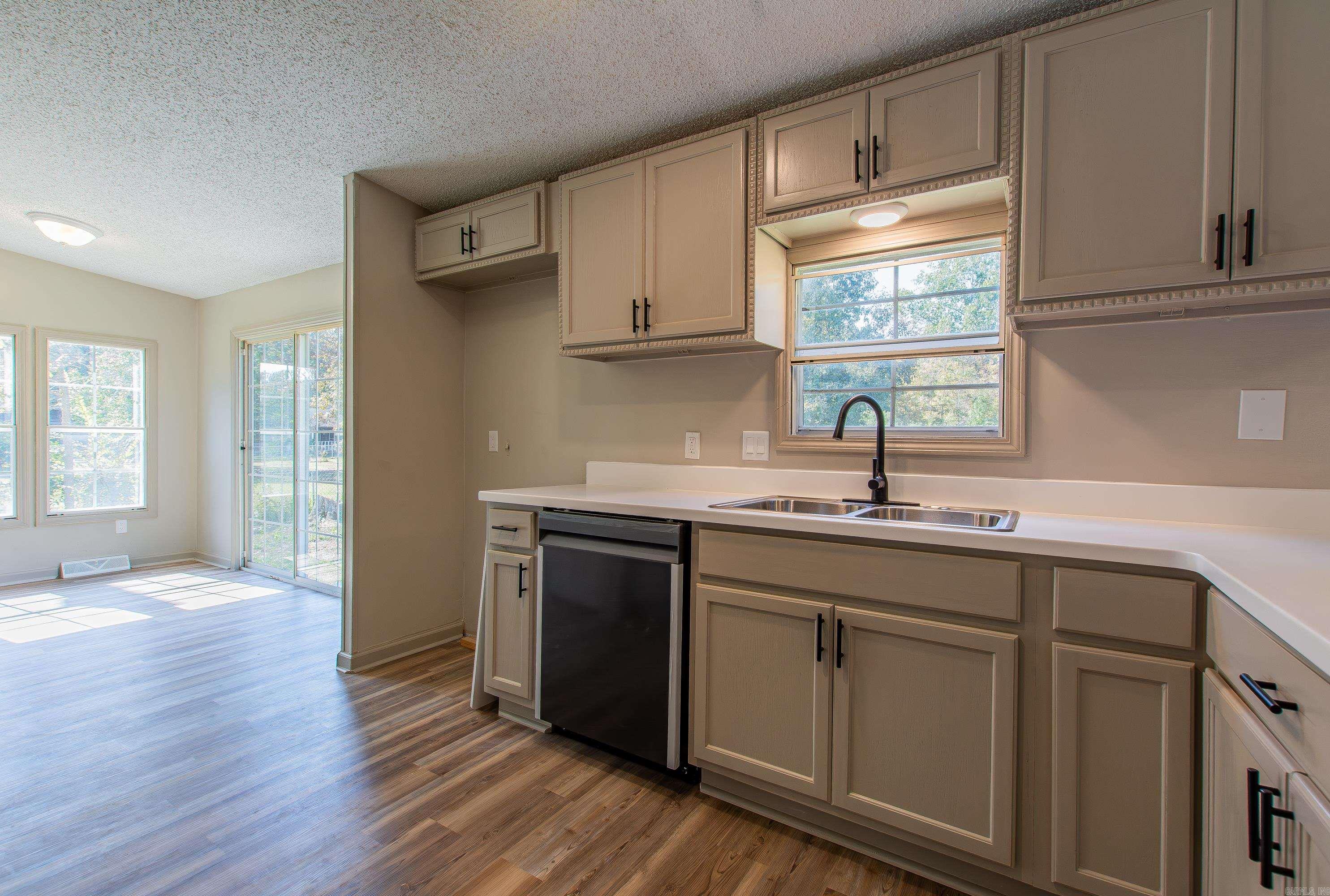 SHERMAN HILL - Residential