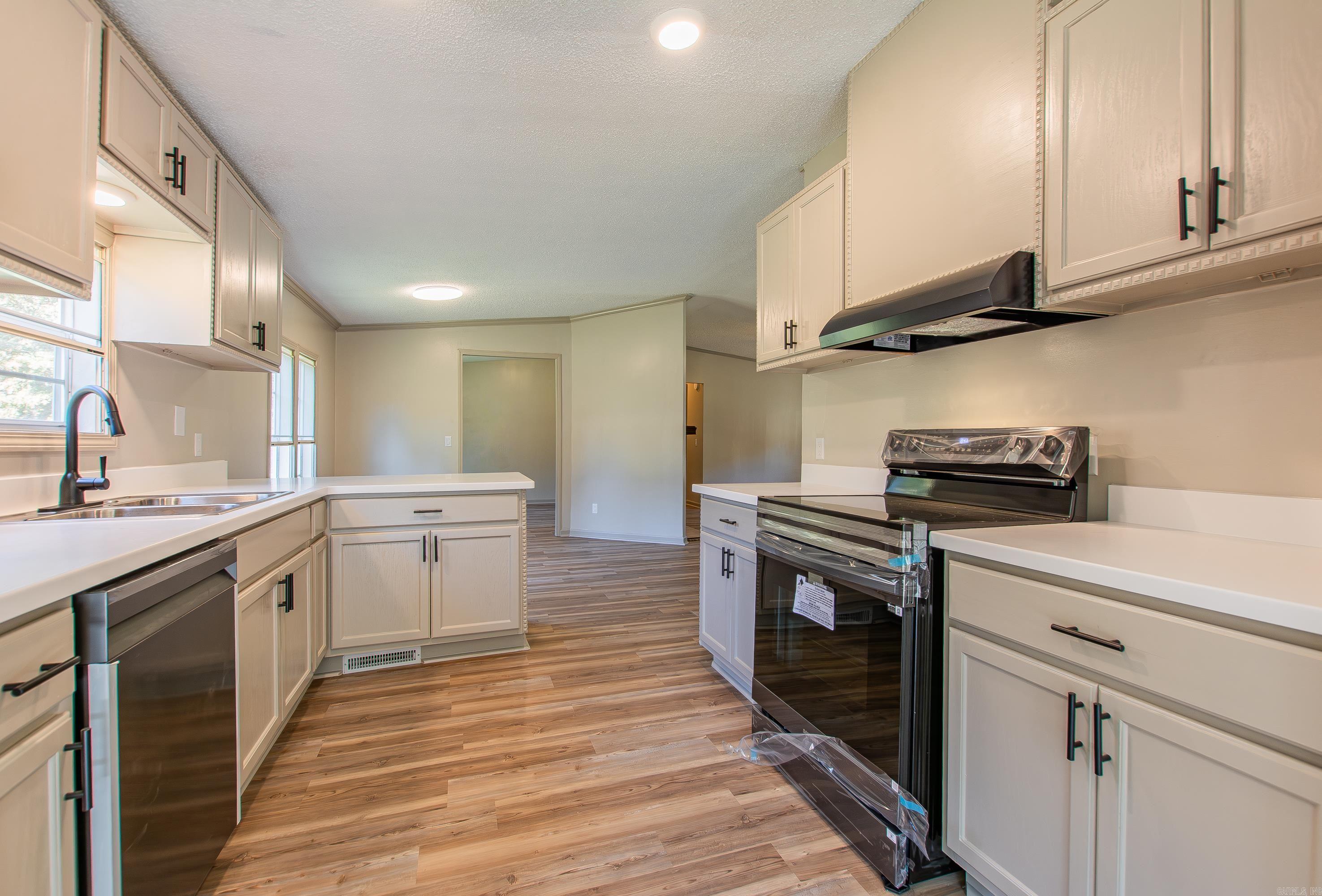 SHERMAN HILL - Residential