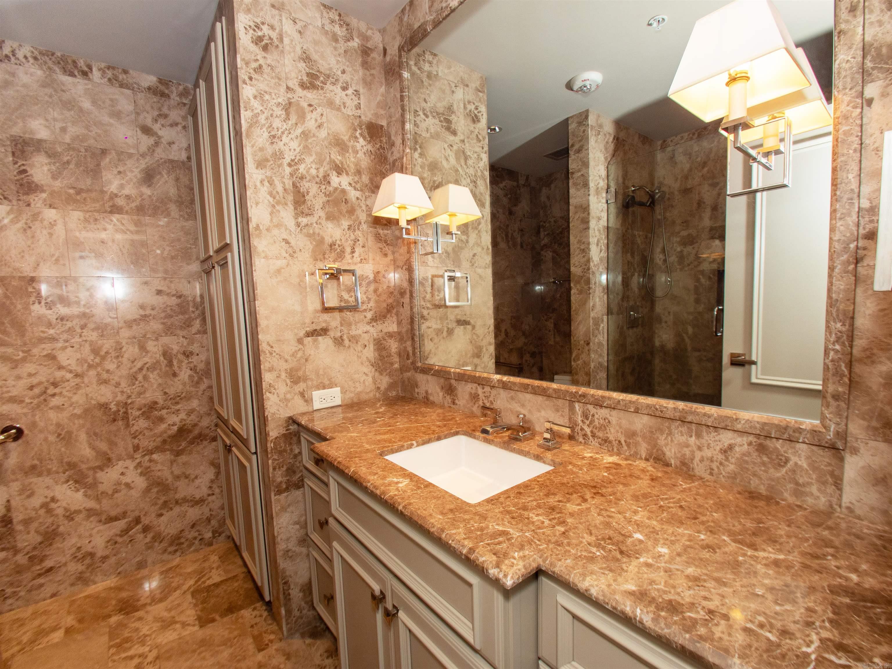 300 THIRD HPR - Residential