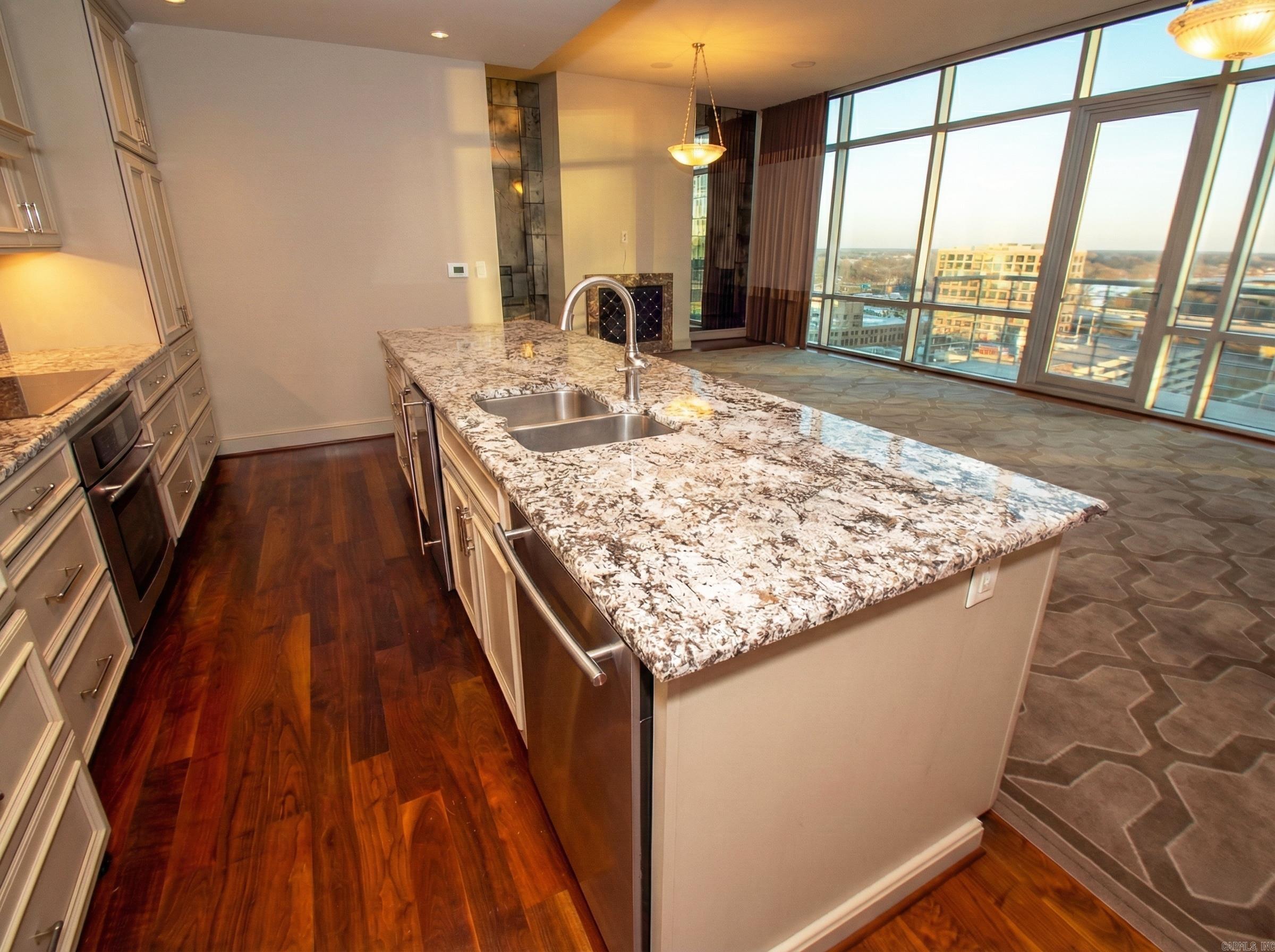 300 THIRD HPR - Residential