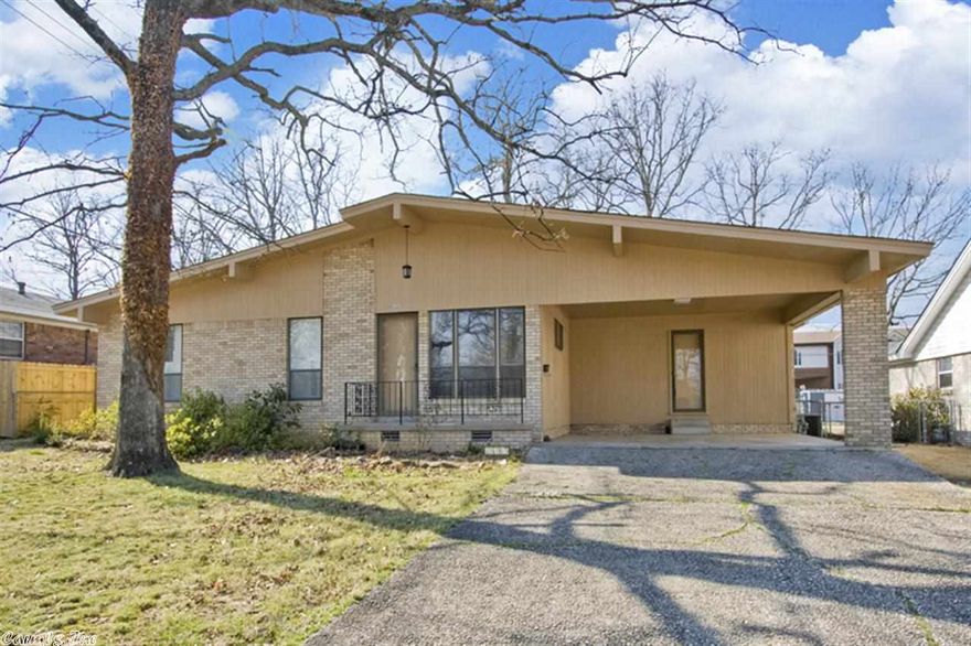 ABSOLUTELY UNBELIEVABLE WELL-MAINTAINED HOME W/UPDATES IN SOUGHT AFTER AREA HANDY TO EVERYTHING.NEW PAINT,NEW FLOORS IN KITCHEN,DEN, LAUNDRY & BATHS-BEAUTIFUL HRDWOOD FLOORS IN LIVING AREA & 2 0F THE 3 BEDRMS, NEW STAINLESS STEELE APPLIANCES,NEW FIXTURES,NEW LIGHTING.2 POSSIBLE LIVING AREAS, HUGE MASTER BEDRM W/HUGE WALK-IN CLOSET,HUGE LAUNDRY,DBL.WINDOWS W/WOOD BLINDS,SCREENED SUNPORCH, HEATED & COOLED ATTACHED WORKSHOP/CRAFTROOM/OFFICE,BEAUTIFUL FENCED BACKYRD W/STORGE....FABULOUS HOME LOOKS & FEELS GOOD!