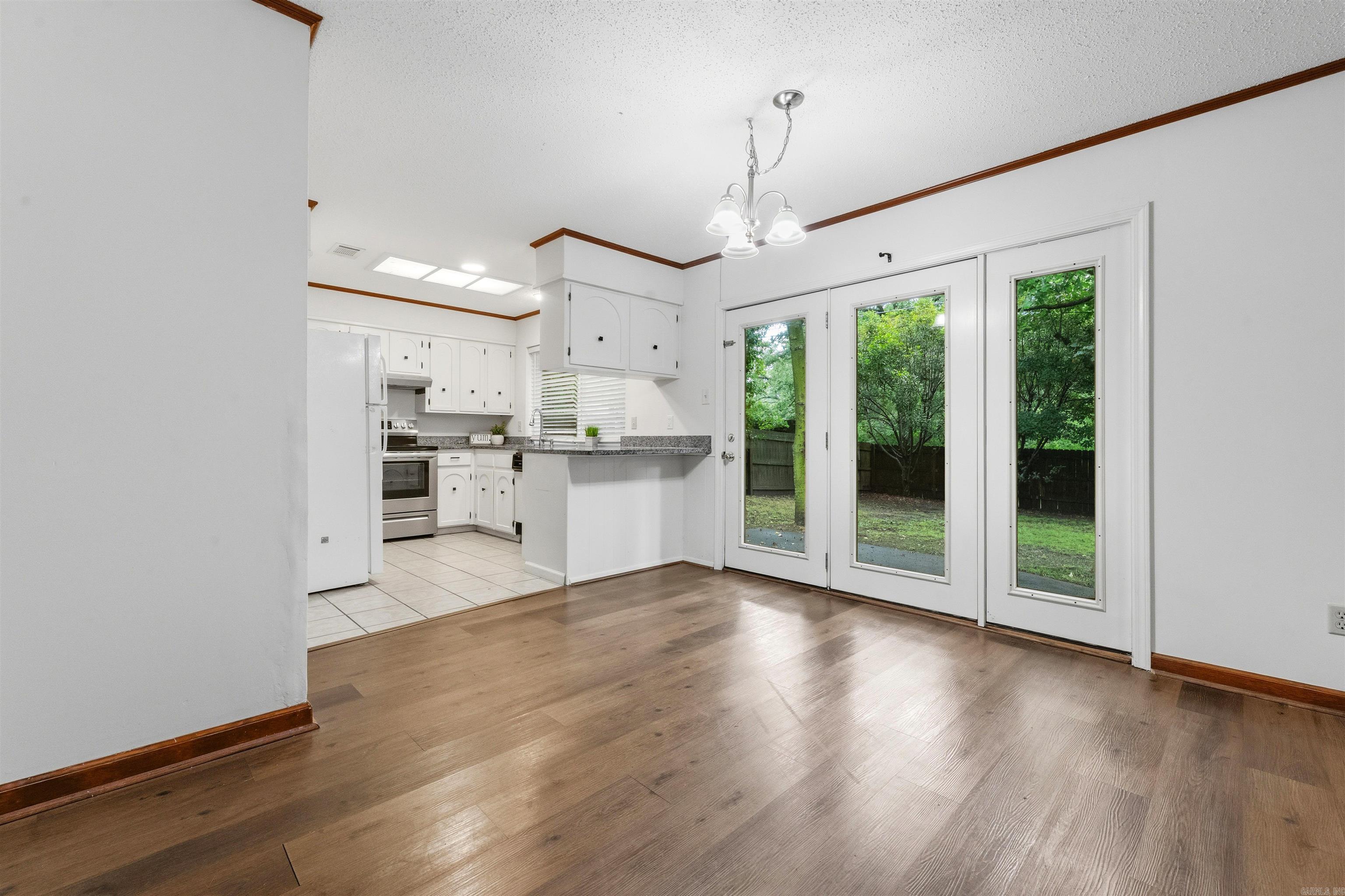 NORTH HILLS MANOR - Residential