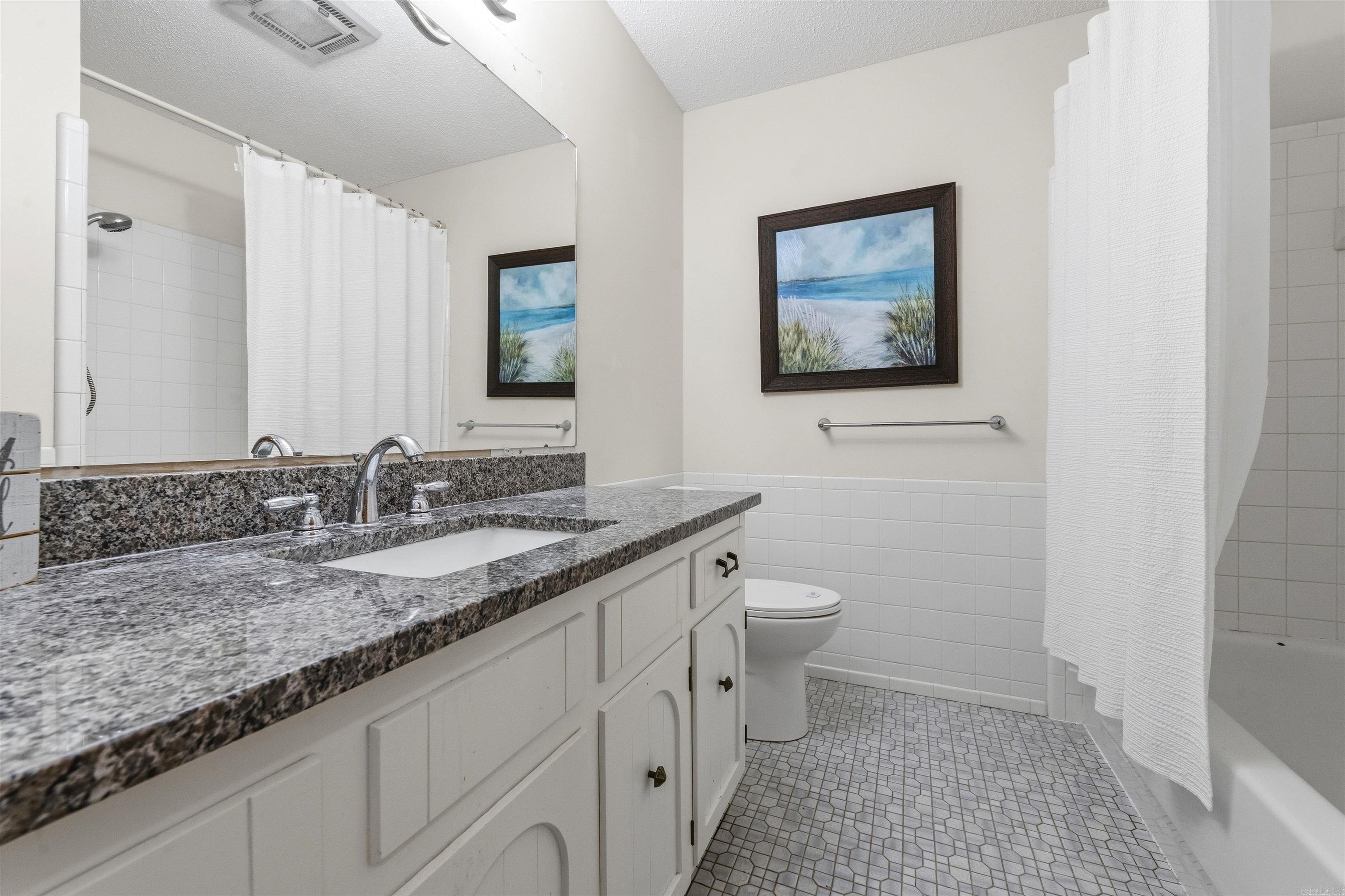 NORTH HILLS MANOR - Residential