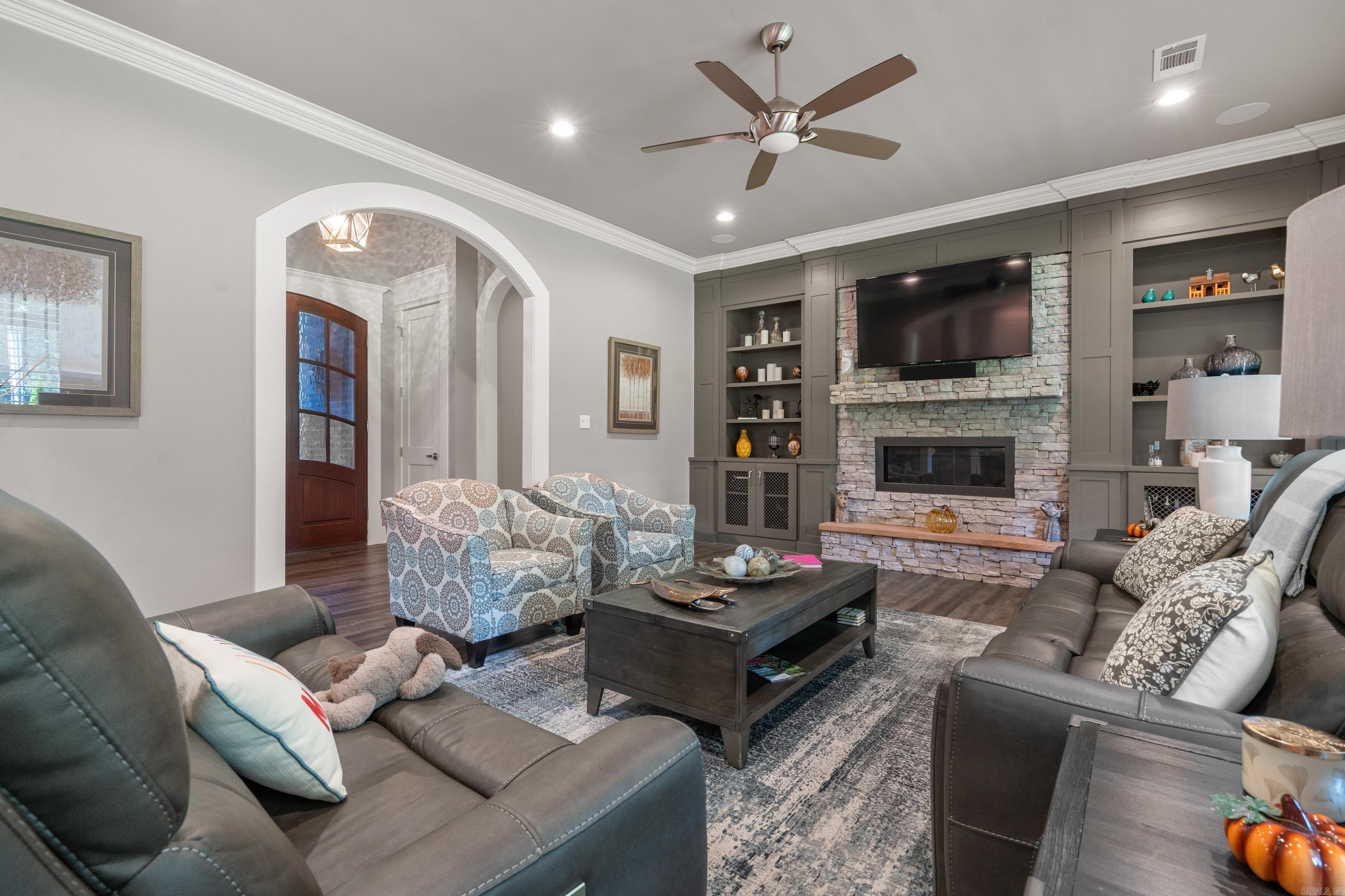 ARLINGTON PARK - Residential